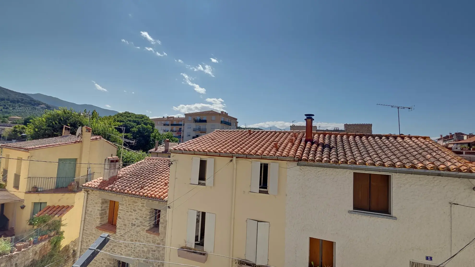 Maison de village à Céret - 75 m², 3 niveaux, rue calme 