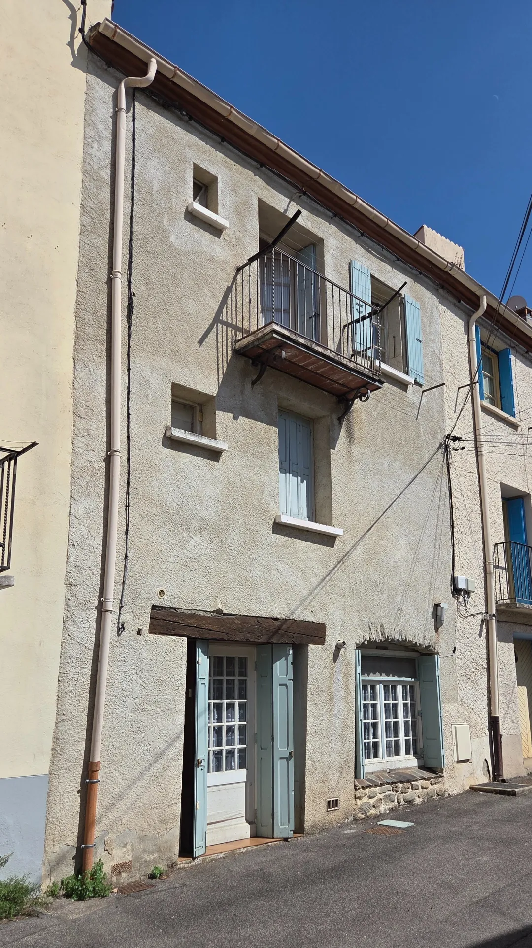 Maison de village à Céret - 75 m², 3 niveaux, rue calme 