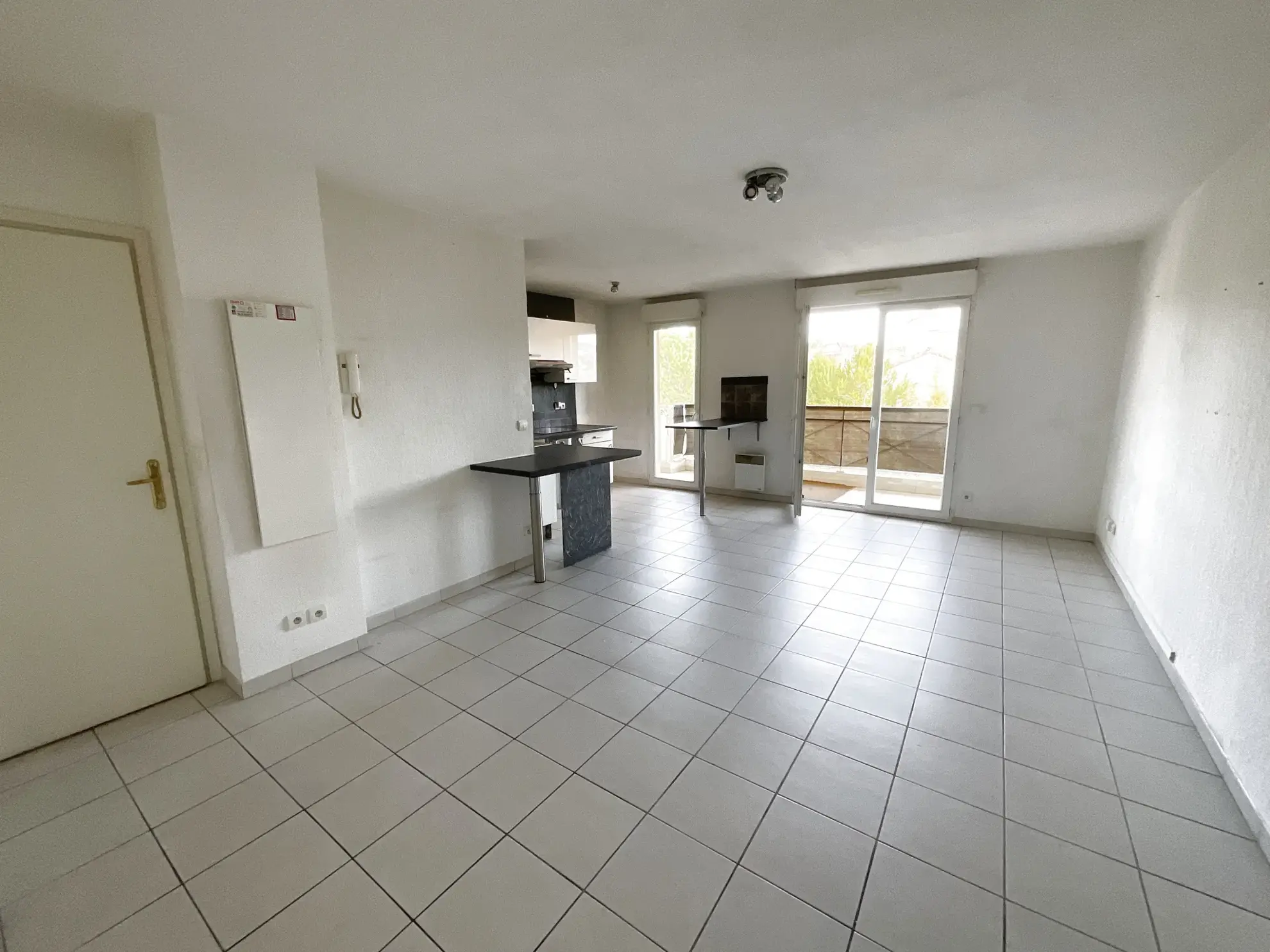 Appartement 2 pièces à Cannes la Bocca avec terrasse et garage - Dernier étage 