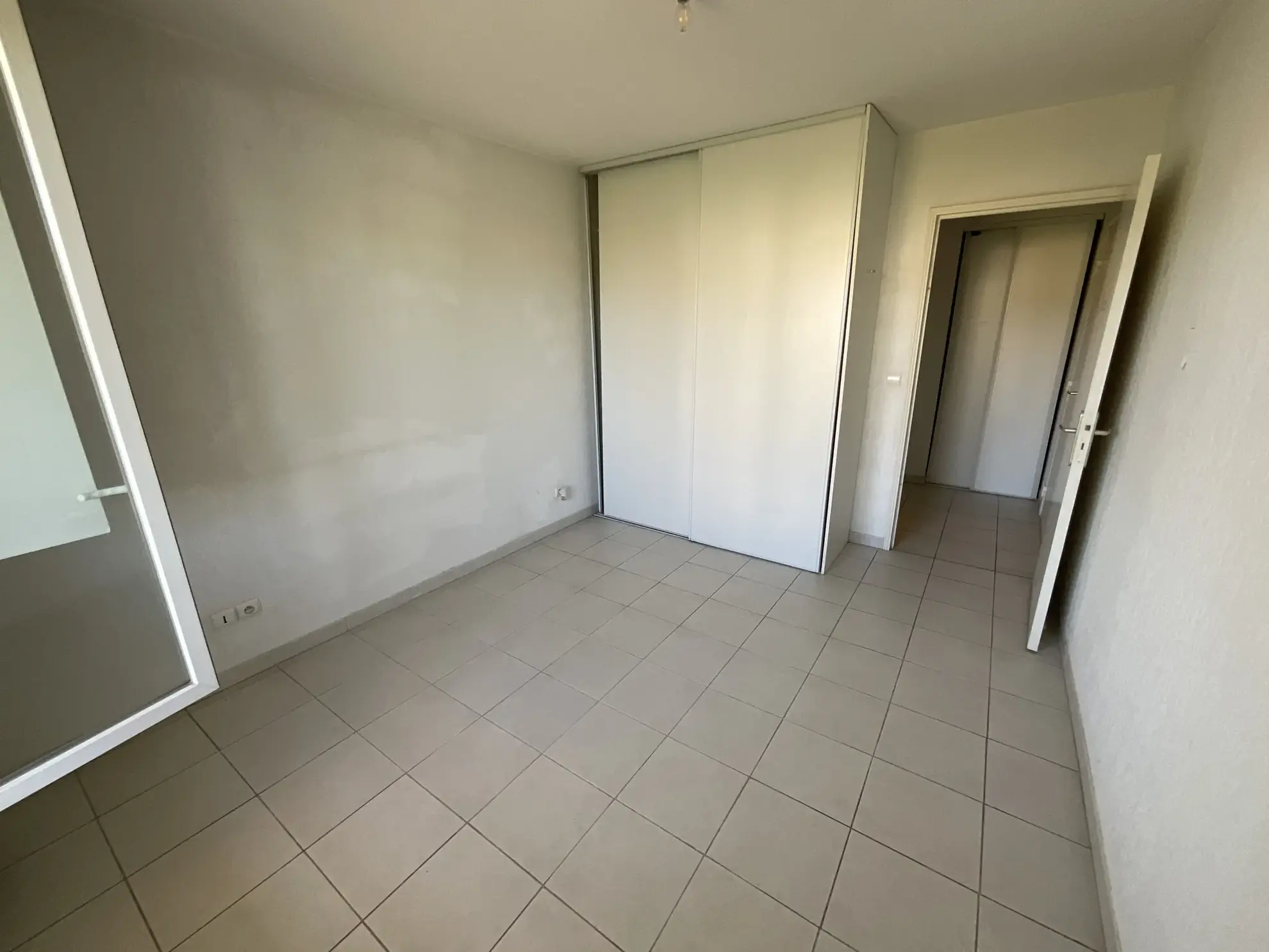 Appartement 2 pièces à Cannes la Bocca avec terrasse et garage - Dernier étage 