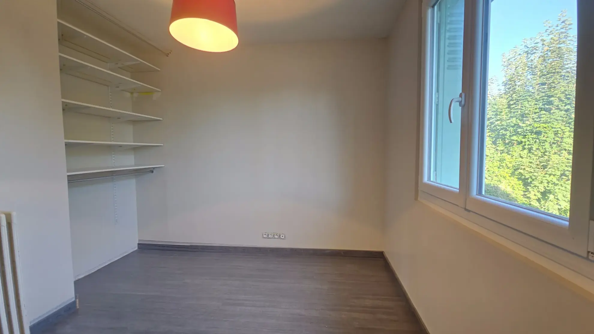 Vente maison à Moneteau - 2 chambres, terrasse, sous-sol aménagé, environnement calme 