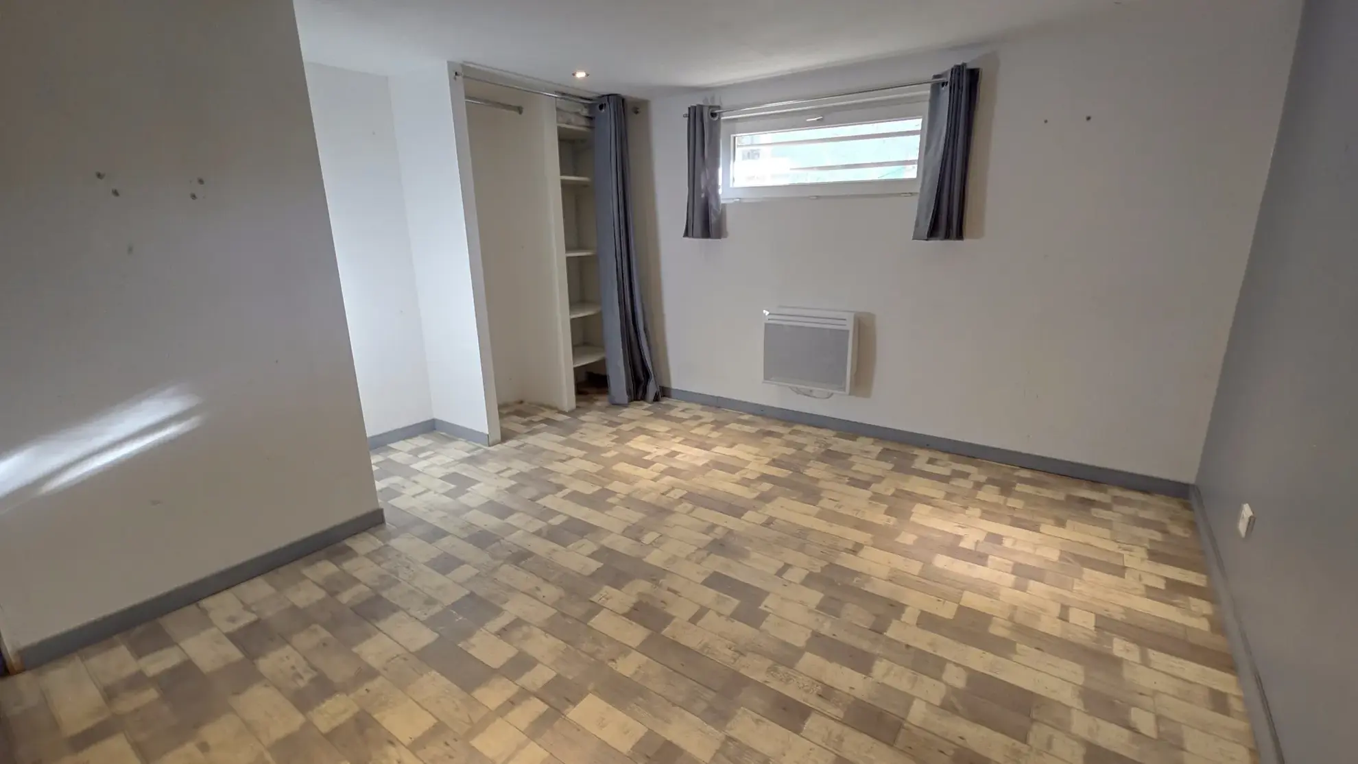 Vente maison à Moneteau - 2 chambres, terrasse, sous-sol aménagé, environnement calme 