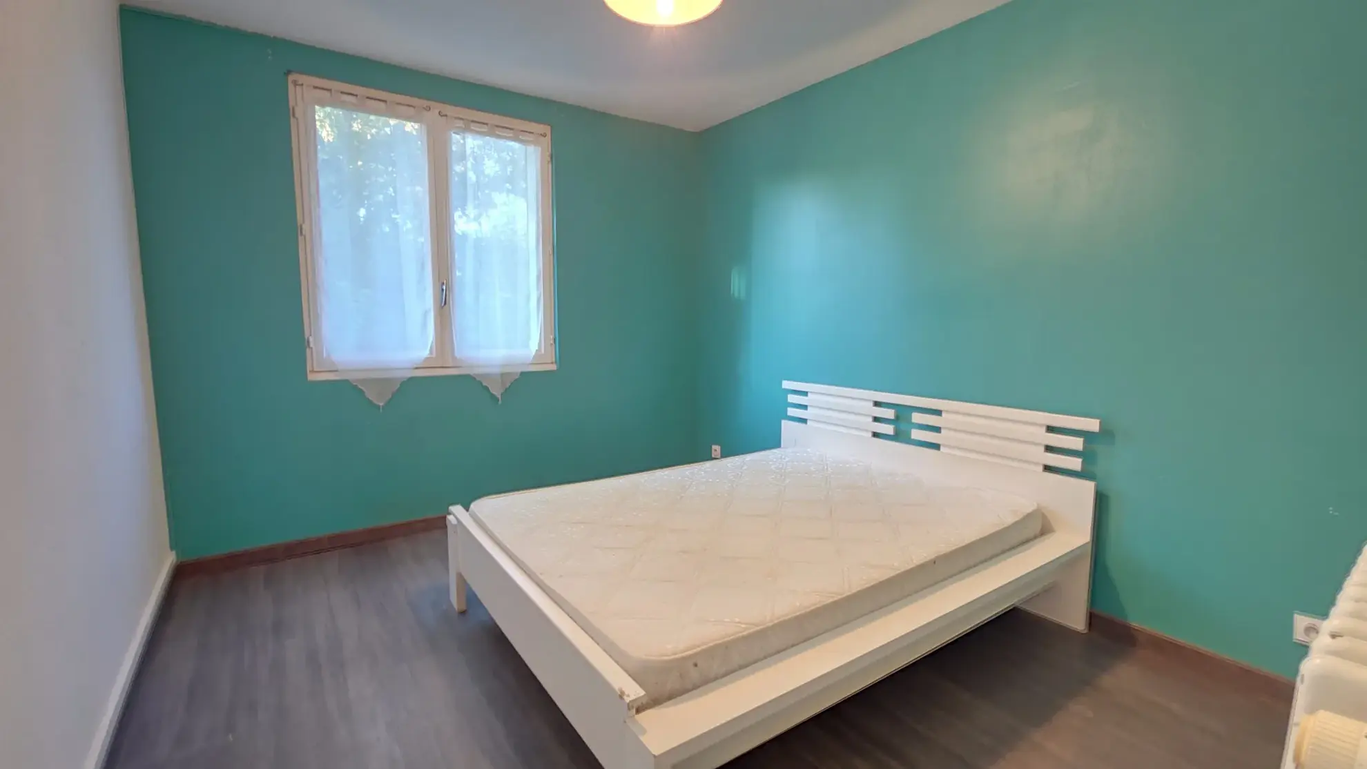 Vente maison à Moneteau - 2 chambres, terrasse, sous-sol aménagé, environnement calme 