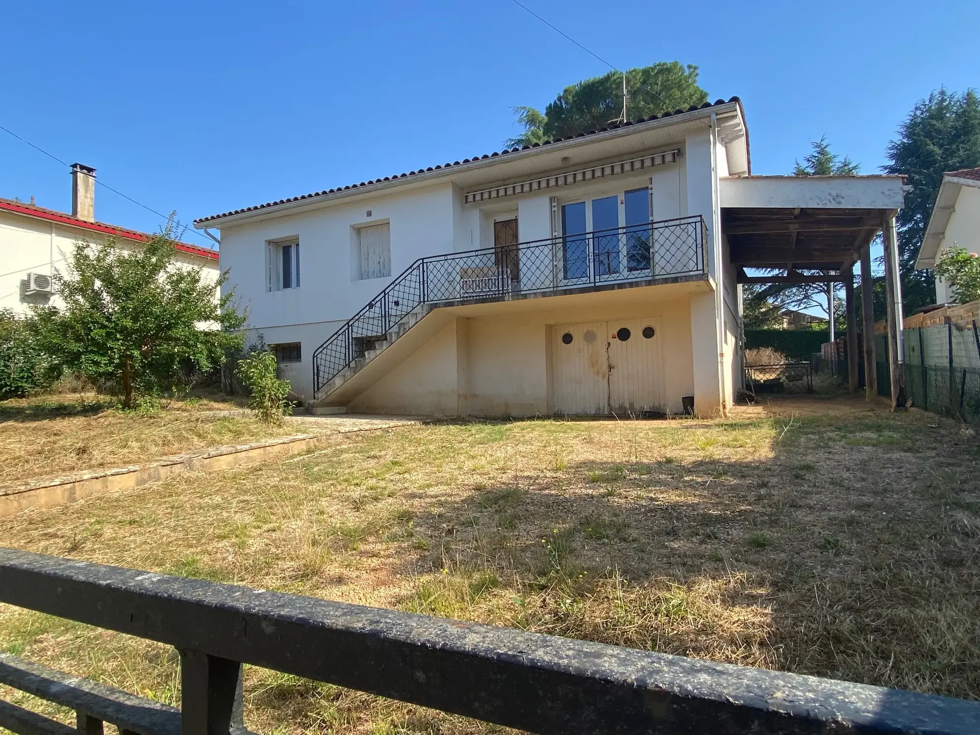 Maison à rénover à Cuzorn avec grand terrain et potentiel familial