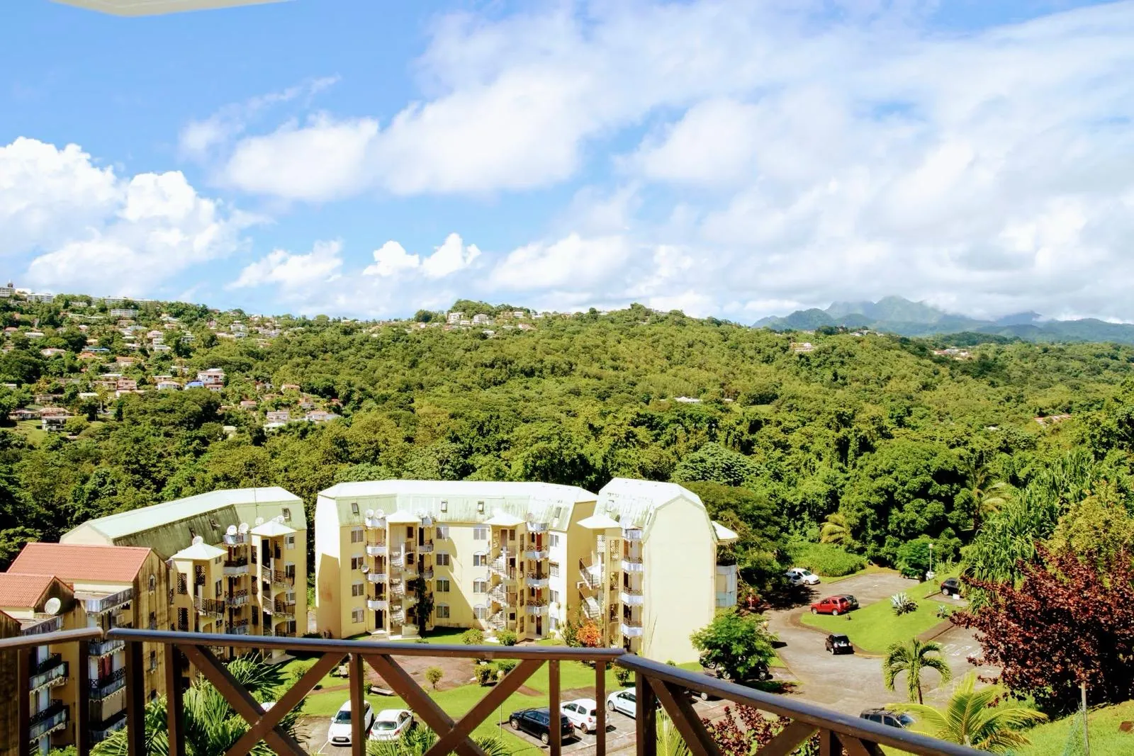 Appartement T3 en souplex à Fort-de-France proche du CHU avec vue mer 