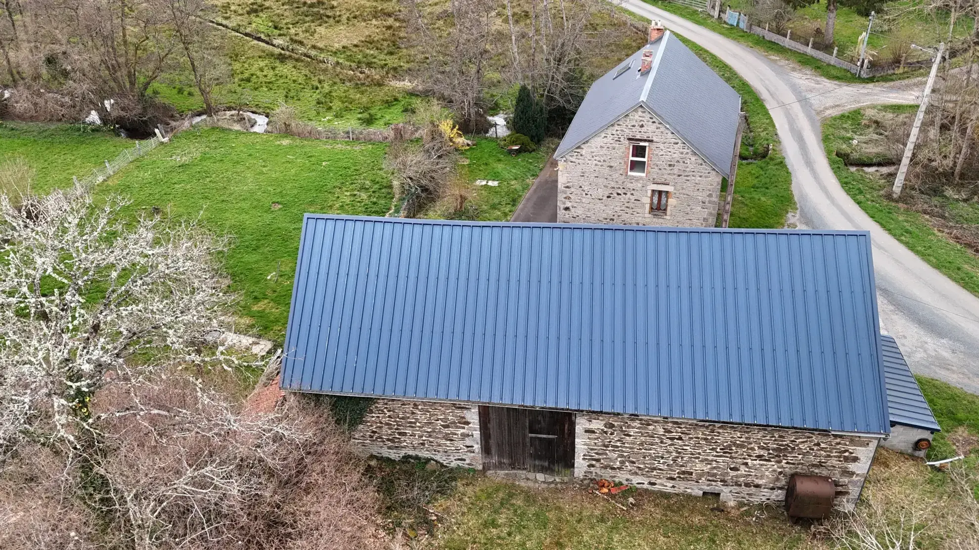 Maison familiale de 157 m² avec grange et jardin à Charensat 