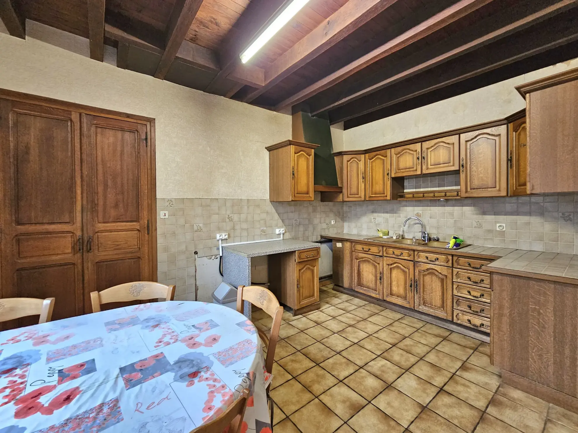 Maison familiale de 157 m² avec grange et jardin à Charensat 