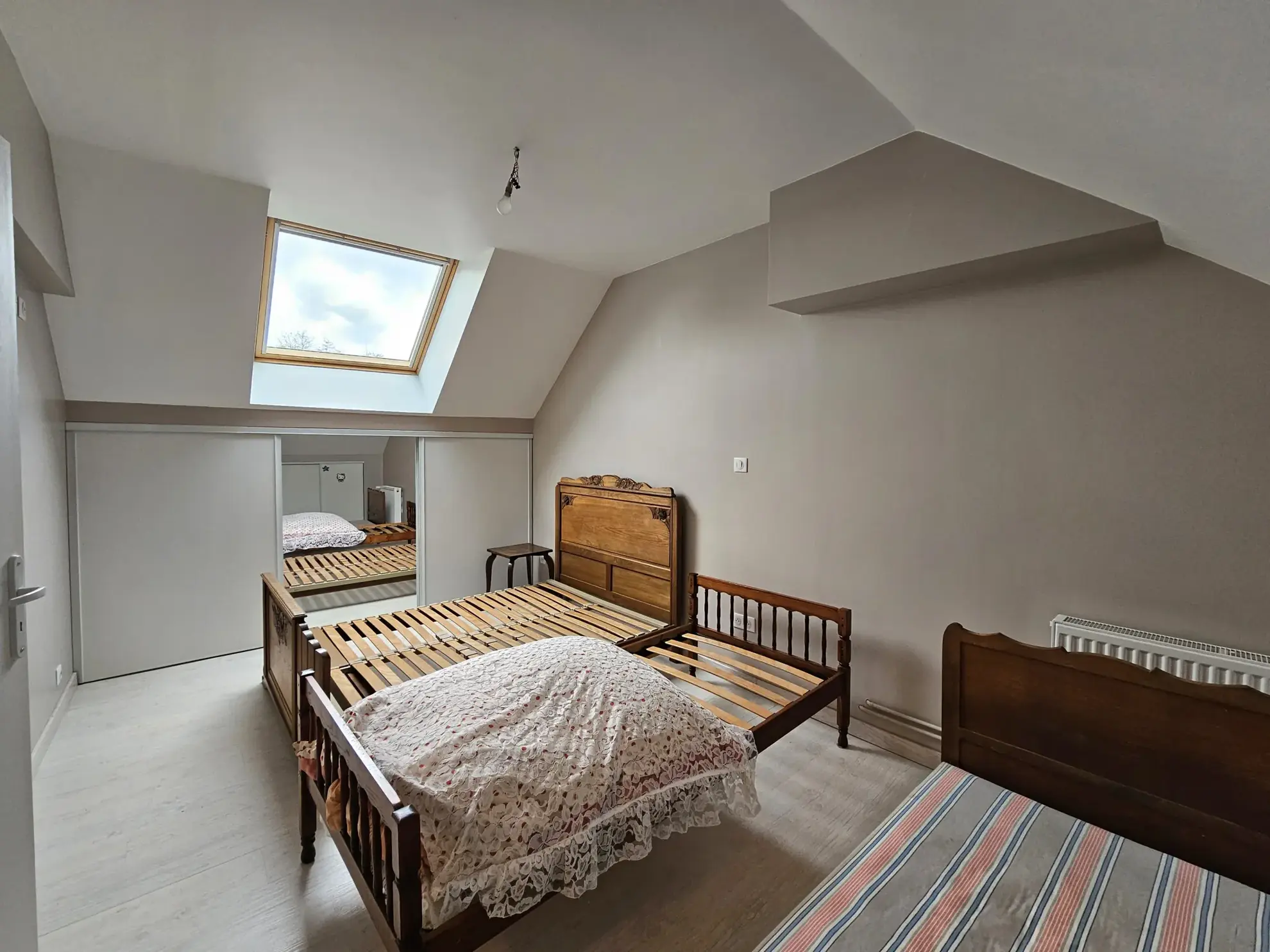 Maison familiale de 157 m² avec grange et jardin à Charensat 