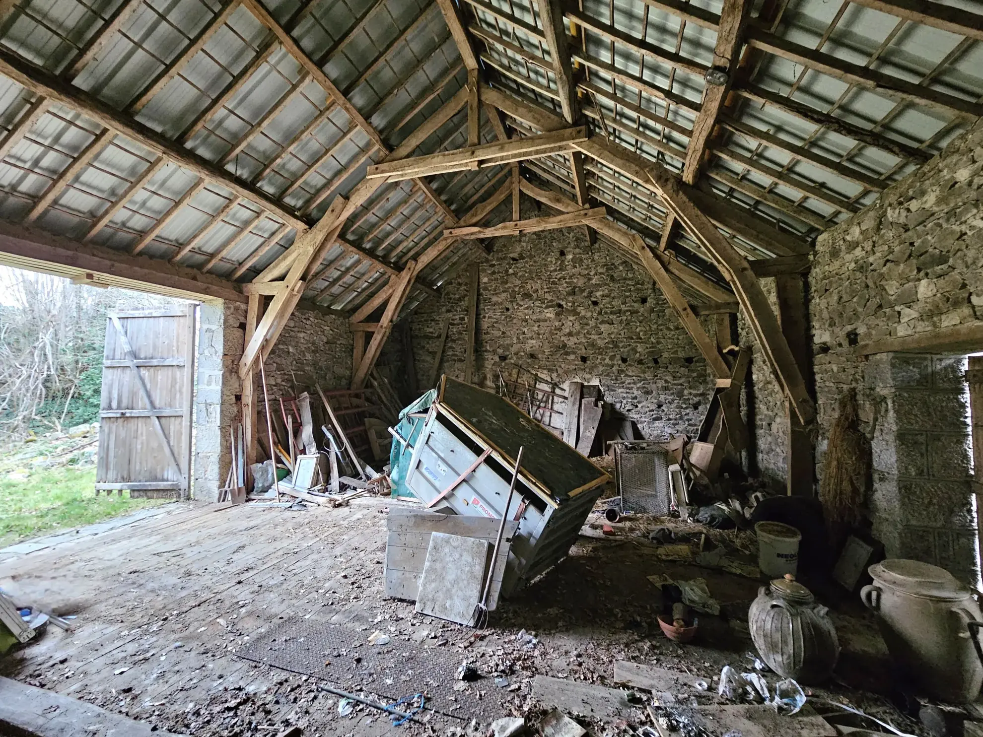 Maison familiale de 157 m² avec grange et jardin à Charensat 