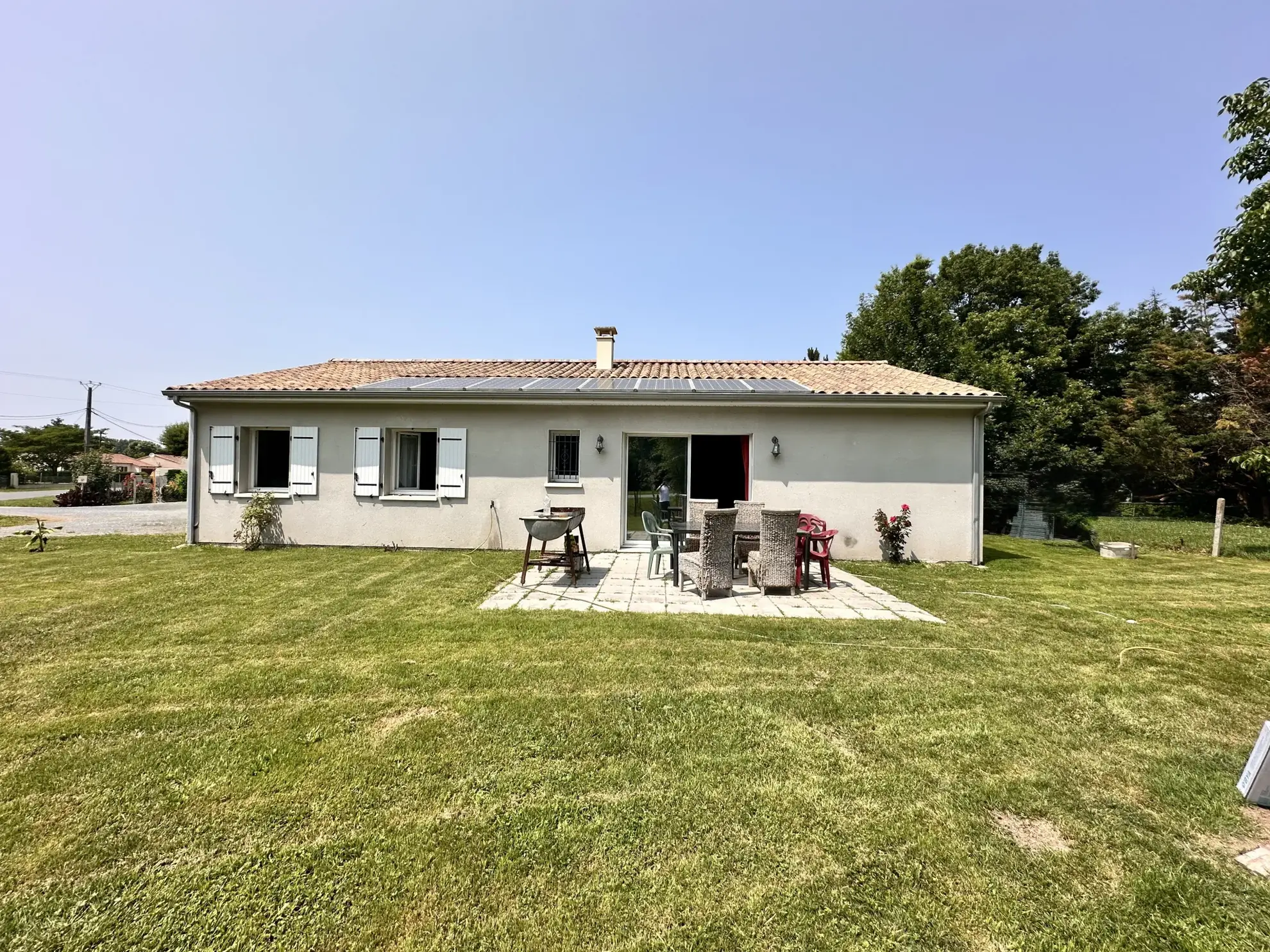 Maison de plain-pied avec 5 chambres et jardin clos à Cours de Pile près de Bergerac