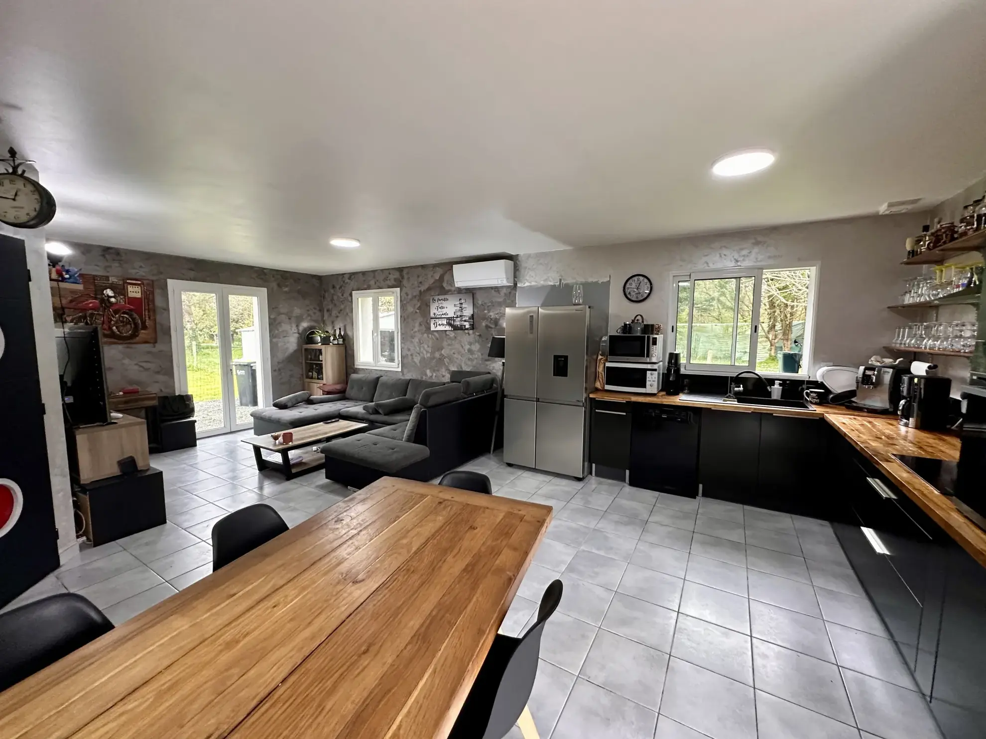 Maison de plain-pied avec 5 chambres et jardin clos à Cours de Pile près de Bergerac 