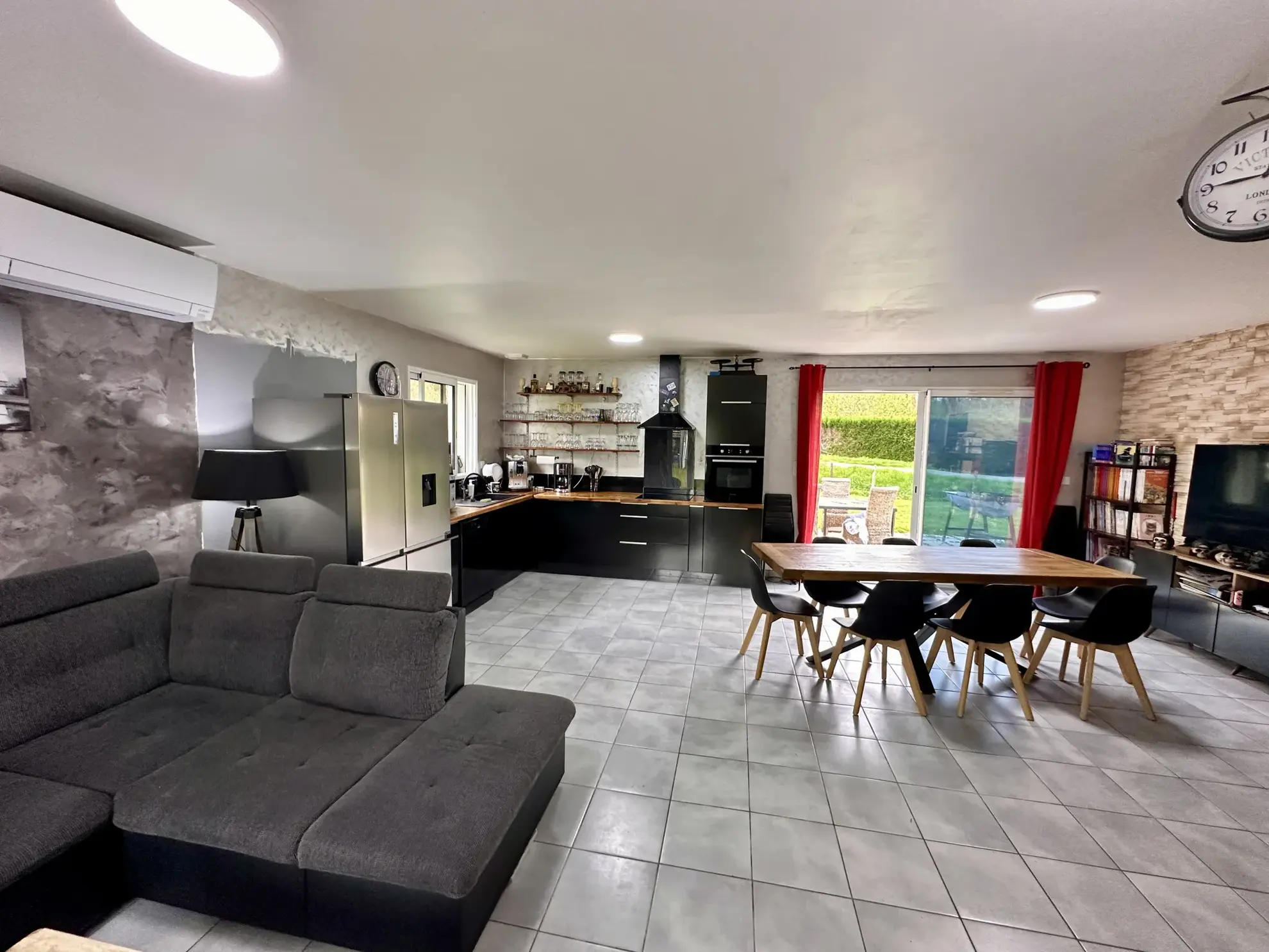 Maison de plain-pied avec 5 chambres et jardin clos à Cours de Pile près de Bergerac 