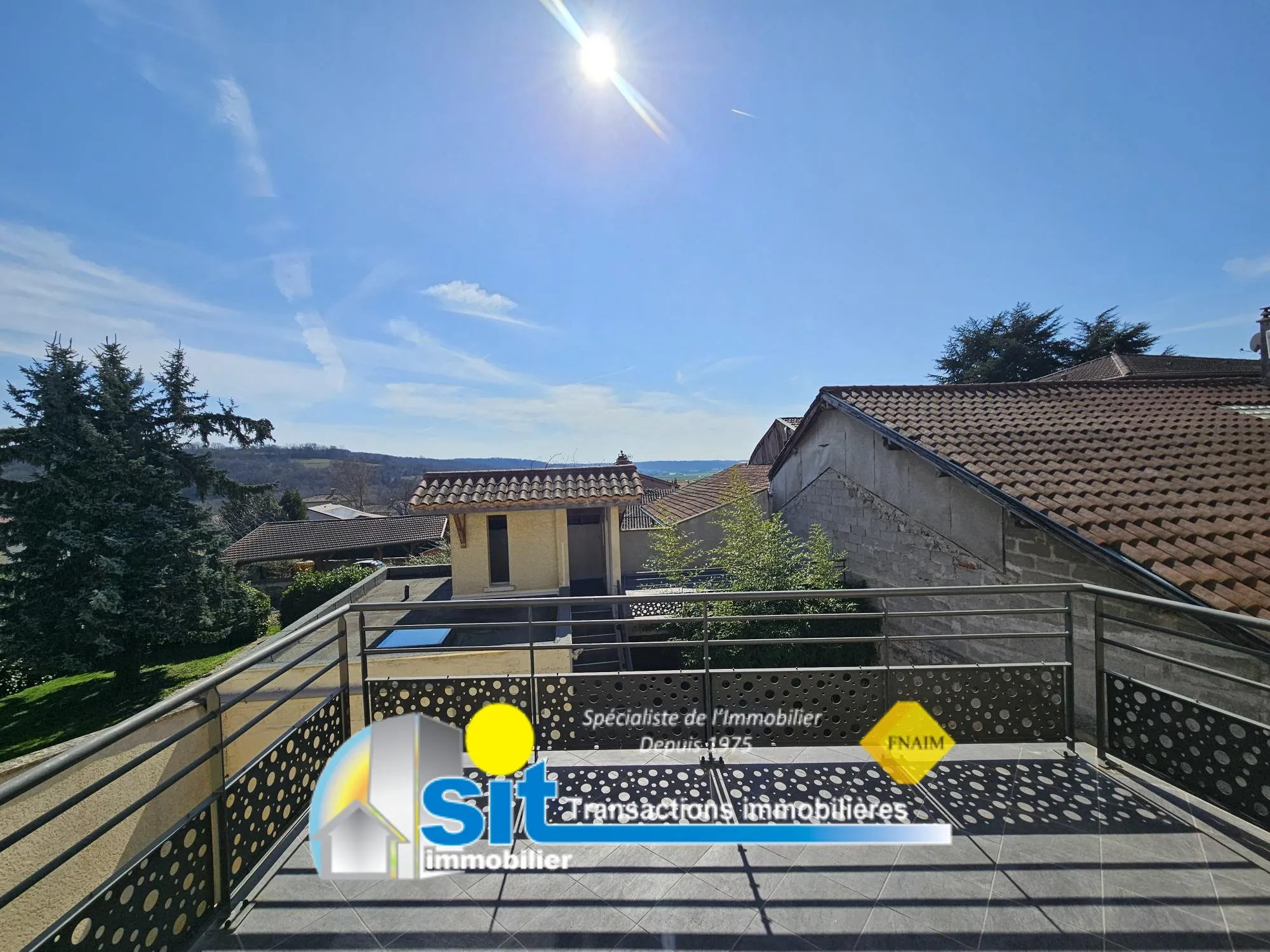 Maison de village rénovée avec studio indépendant à Les Côtes d’Arey, Vienne