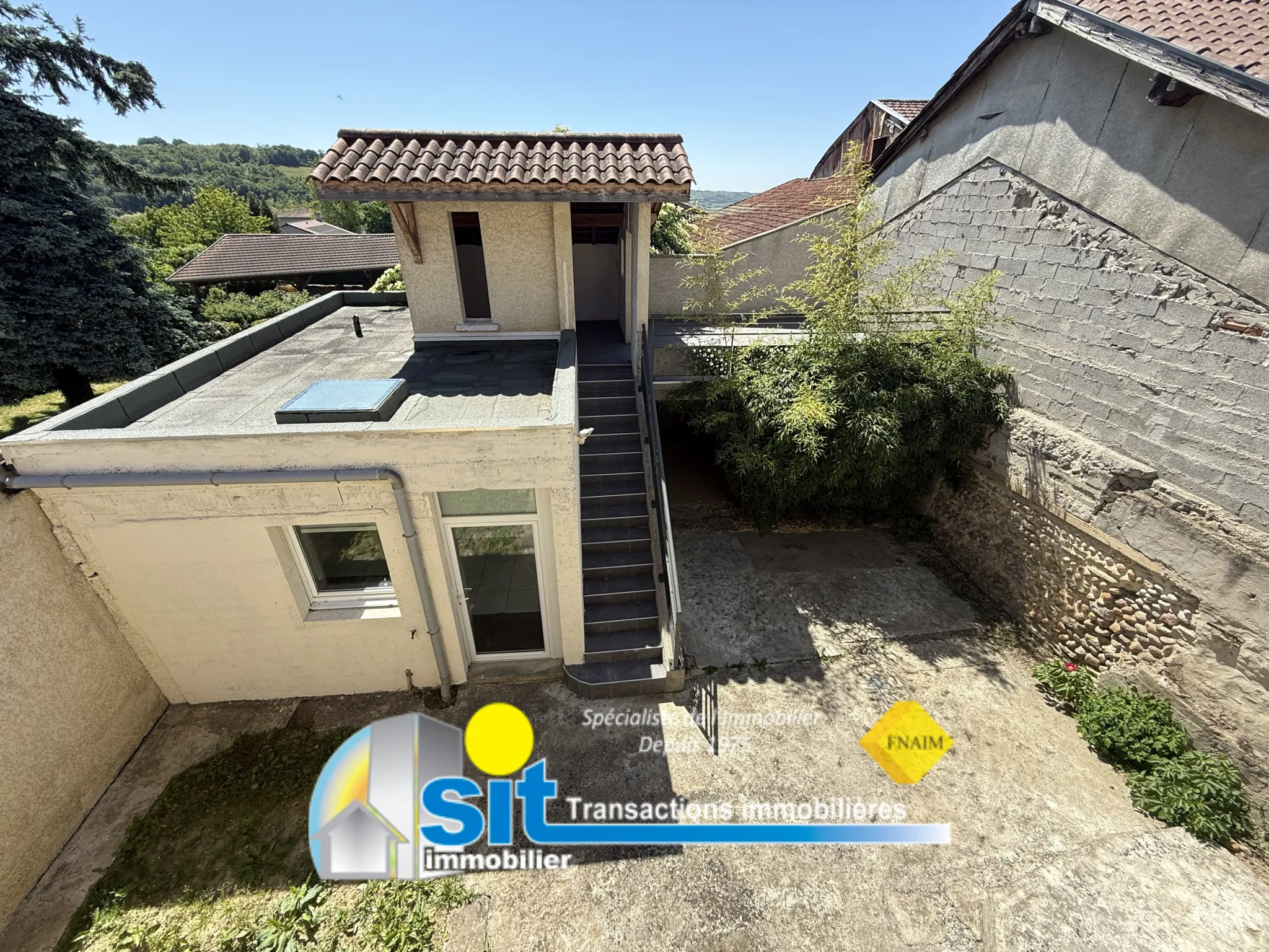 Maison de village rénovée avec studio indépendant à Les Côtes d’Arey, Vienne 