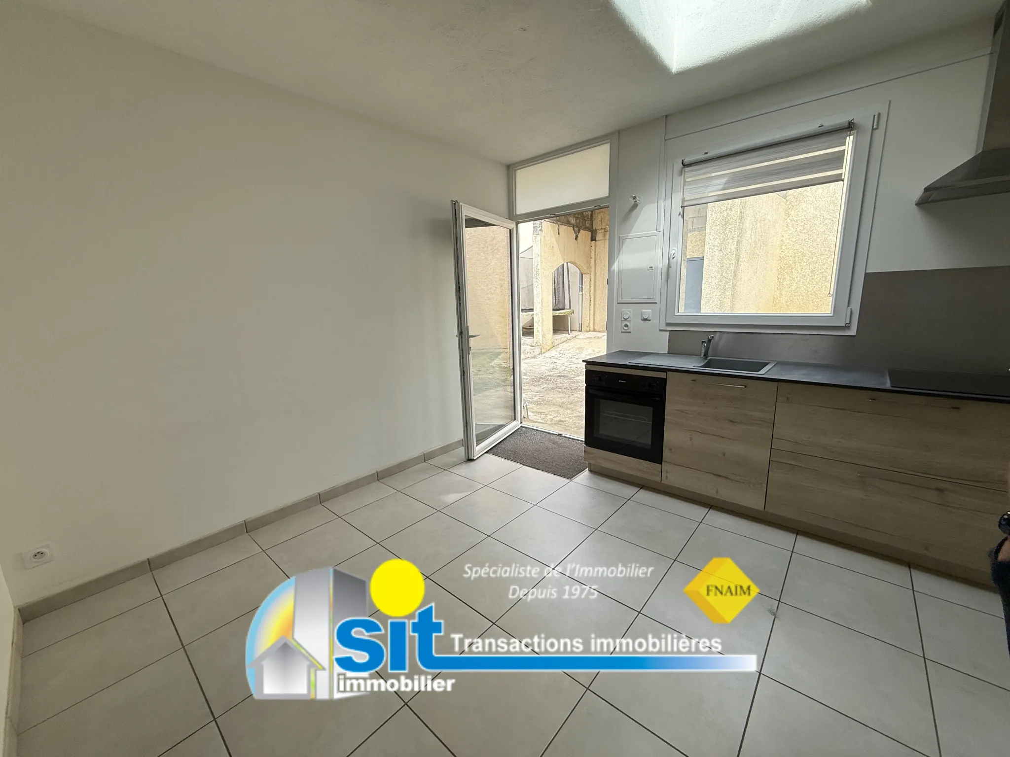 Maison de village rénovée avec studio indépendant à Les Côtes d’Arey, Vienne 