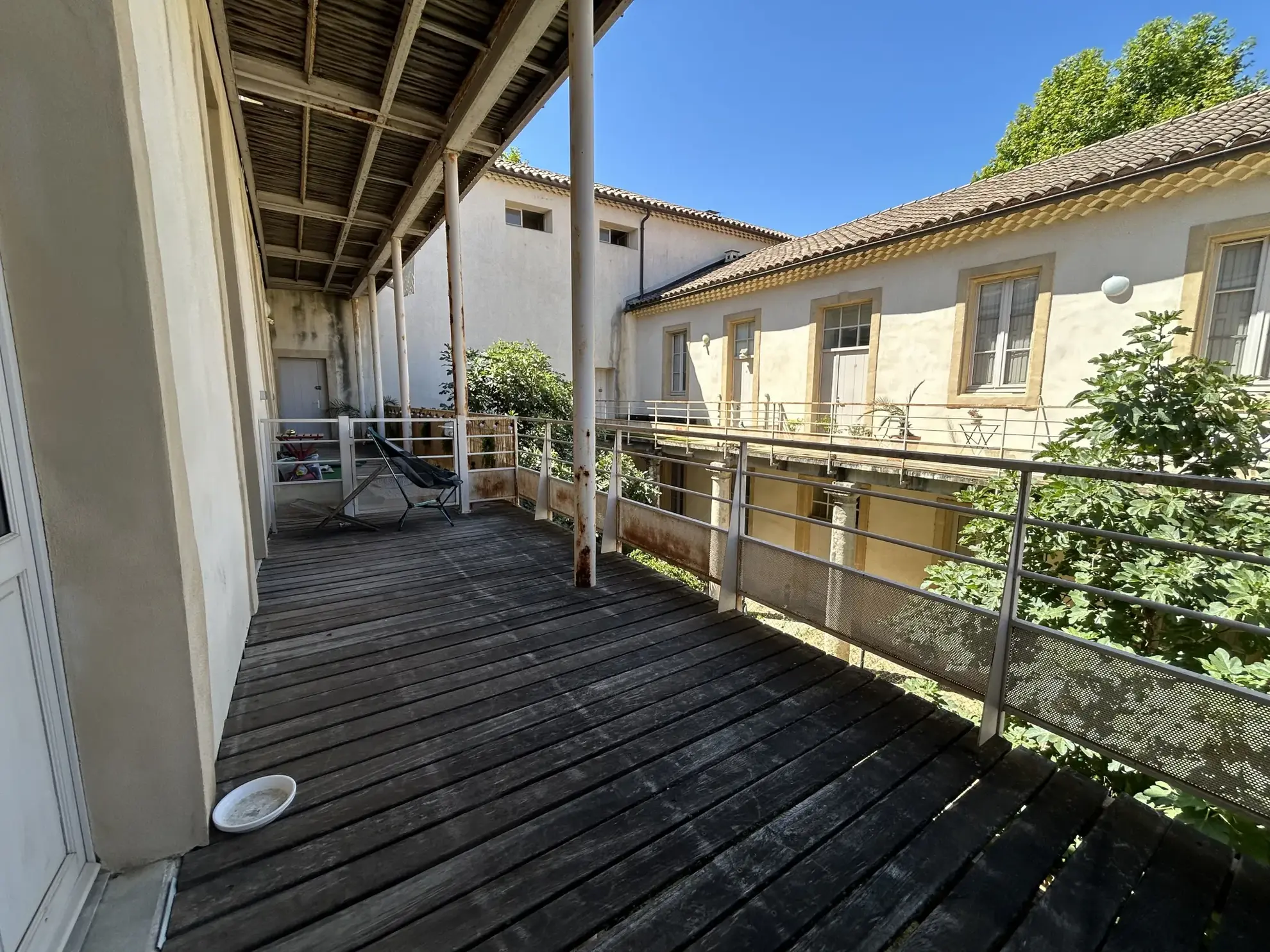 Appartement T3 à Roquemaure avec terrasse et parking - Opportunité d'achat