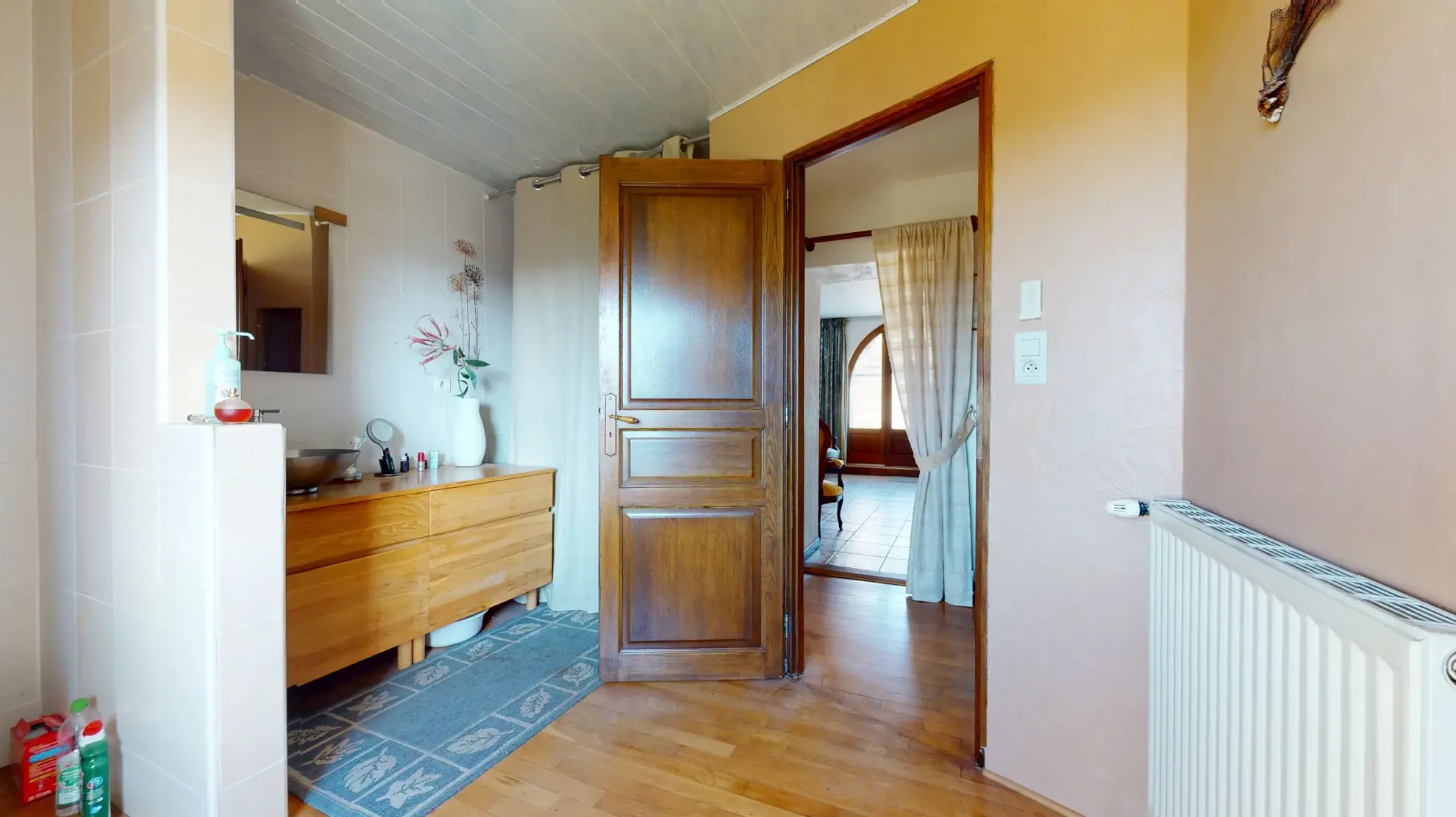 Charmante maison en pierre avec piscine et vue imprenable à Gendrey 