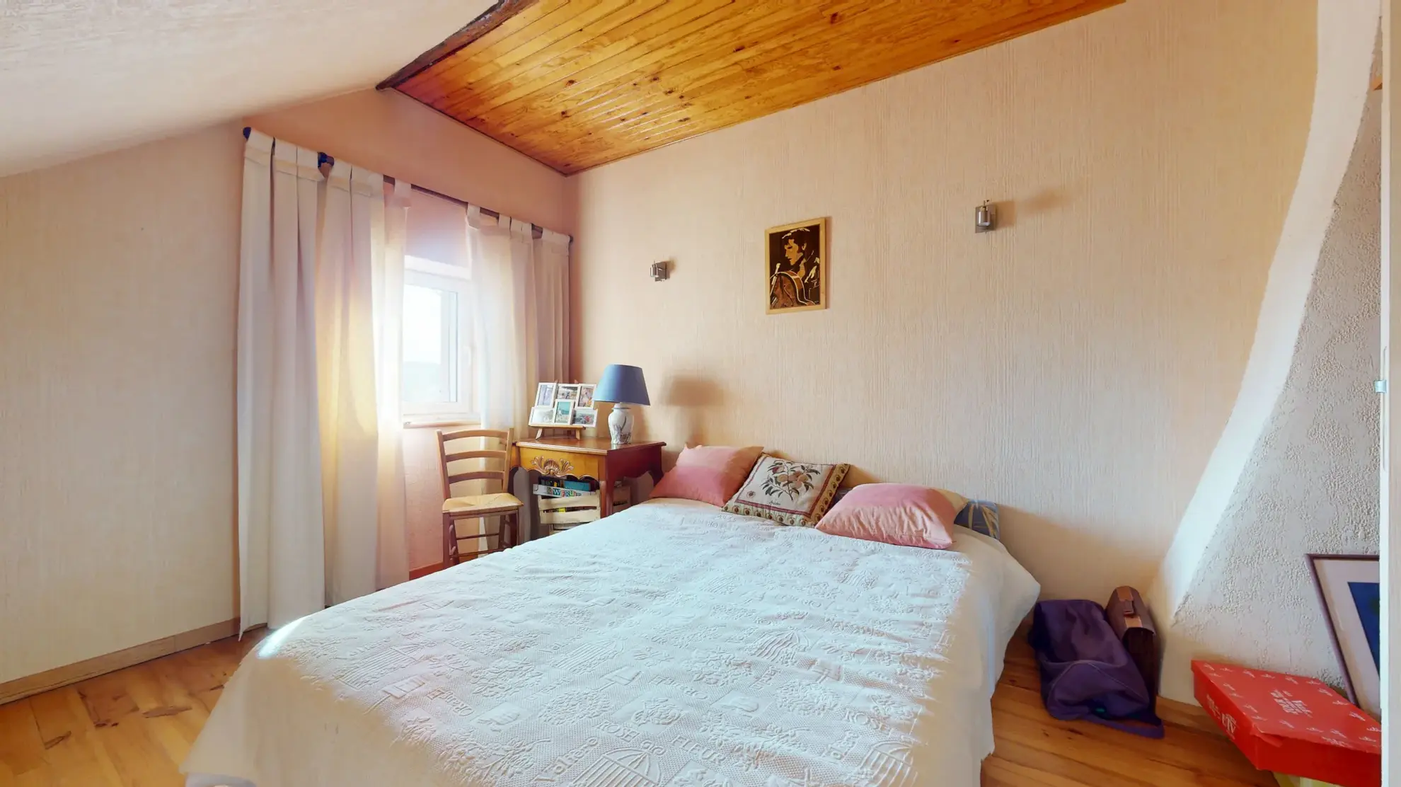 Charmante maison en pierre avec piscine et vue imprenable à Gendrey 