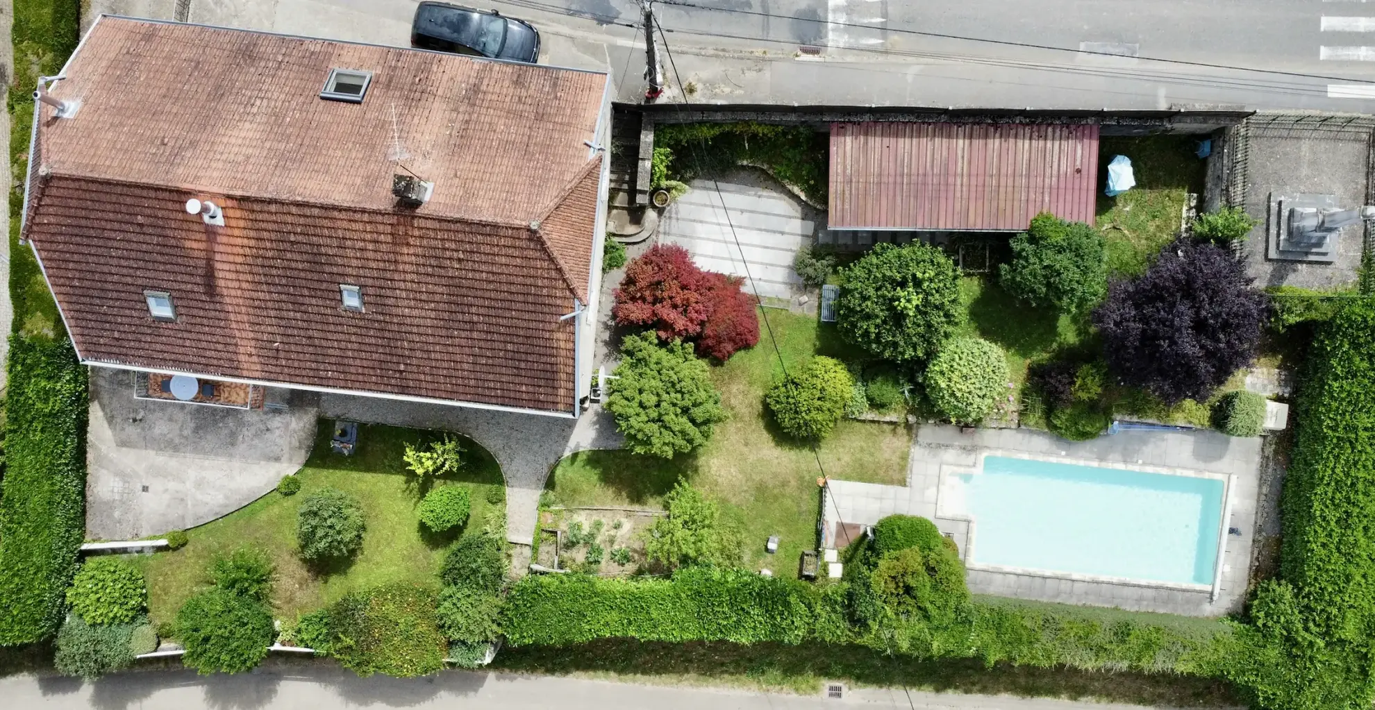 Charmante maison en pierre avec piscine et vue imprenable à Gendrey 