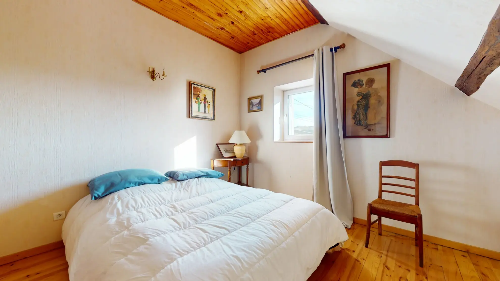 Charmante maison en pierre avec piscine et vue imprenable à Gendrey 