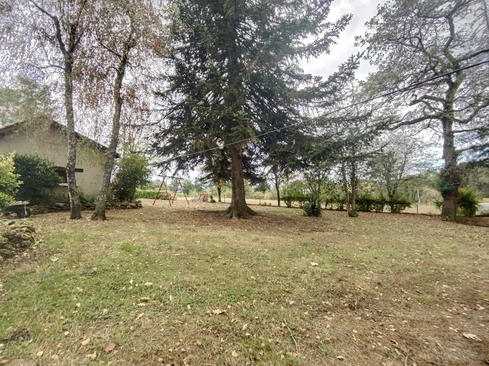 Maison de campagne à vendre entre Périgueux et Bergerac dans le Périgord 
