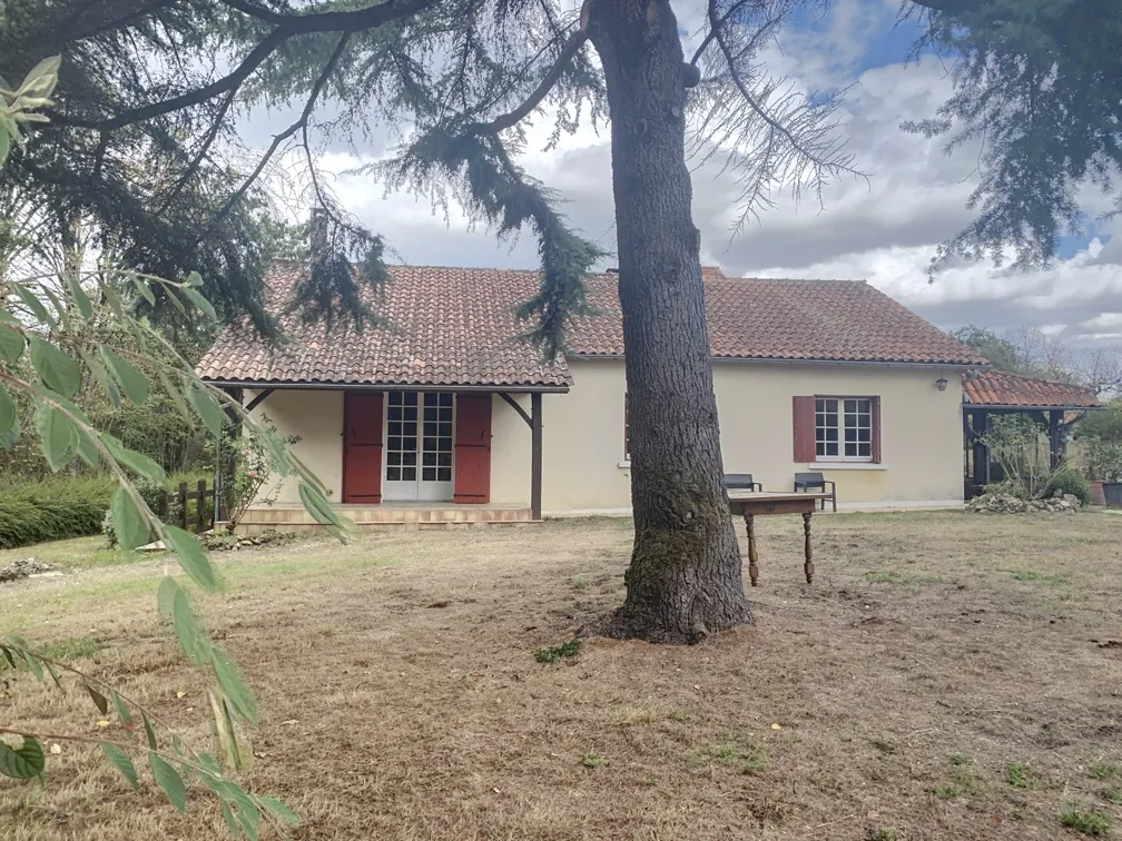 Maison de campagne à vendre entre Périgueux et Bergerac dans le Périgord 