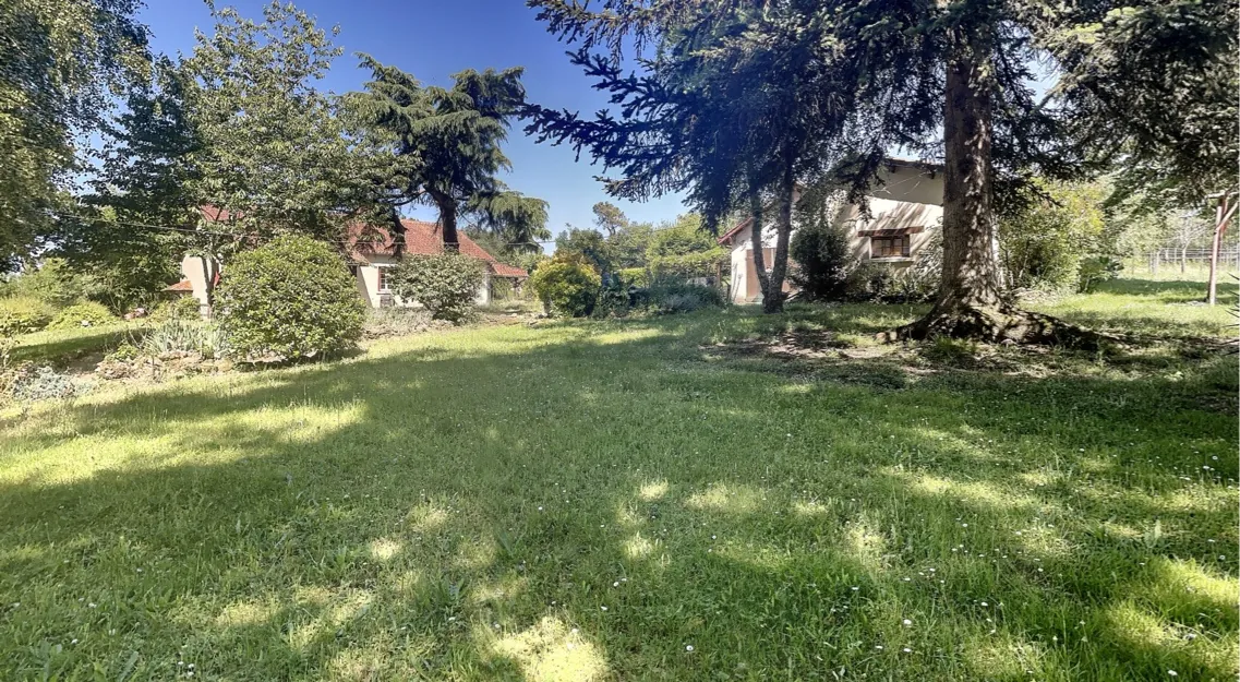 Maison de campagne à vendre entre Périgueux et Bergerac dans le Périgord 
