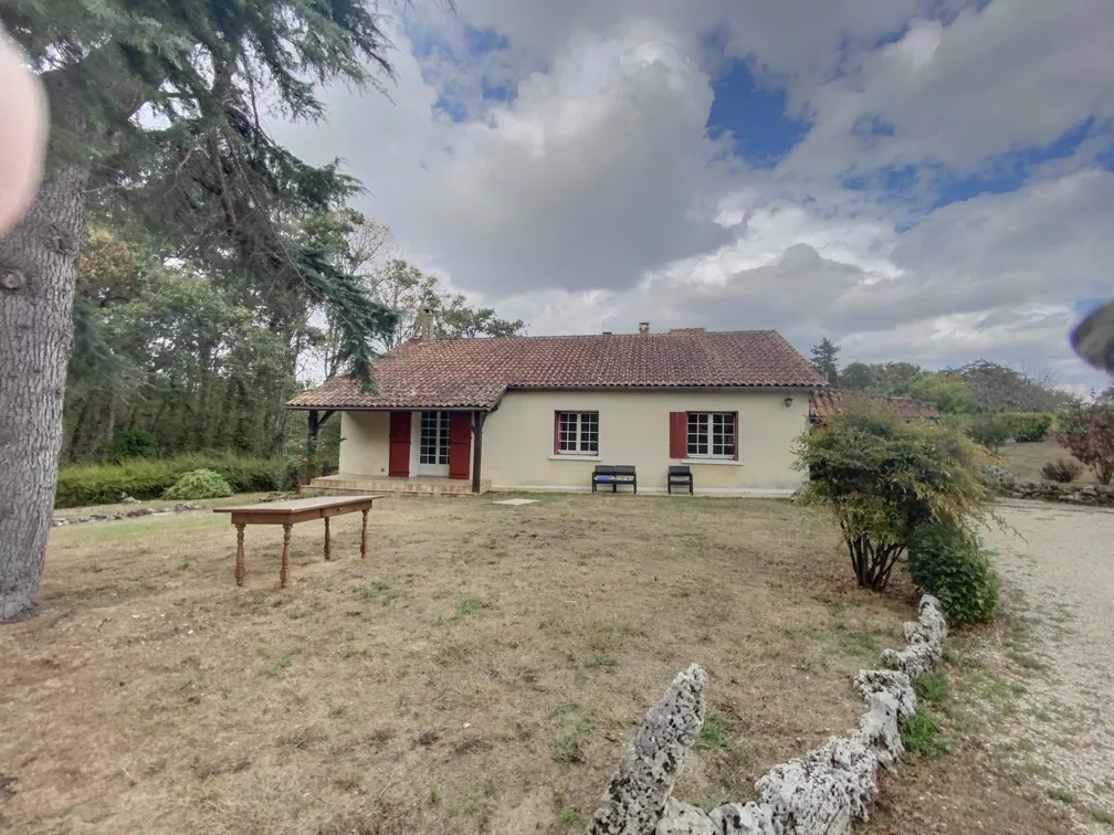 Maison de campagne à vendre entre Périgueux et Bergerac dans le Périgord 