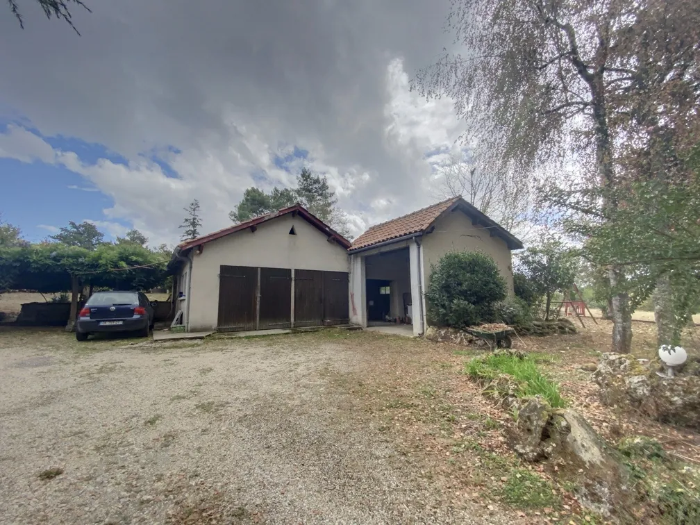 Maison de campagne à vendre entre Périgueux et Bergerac dans le Périgord 