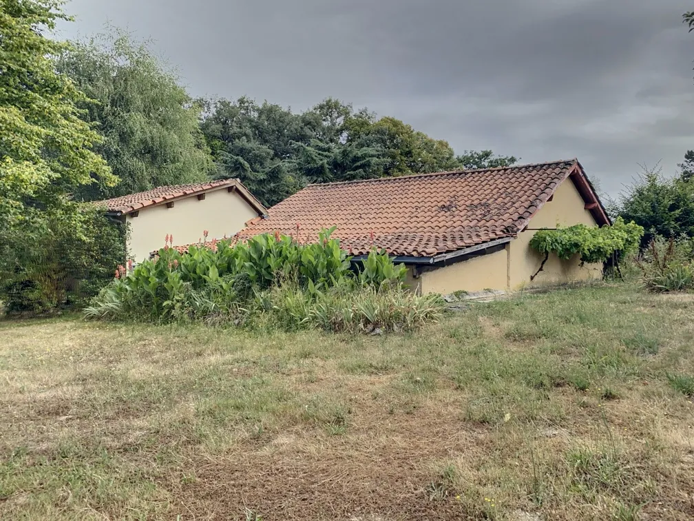 Maison de campagne à vendre entre Périgueux et Bergerac dans le Périgord 