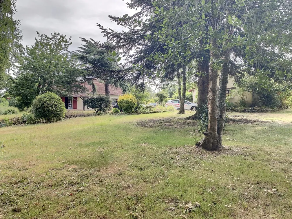 Maison de campagne à vendre entre Périgueux et Bergerac dans le Périgord 