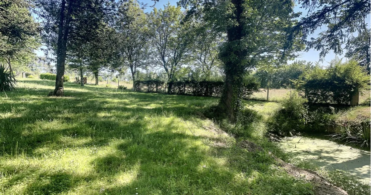 Maison de campagne à vendre entre Périgueux et Bergerac dans le Périgord 