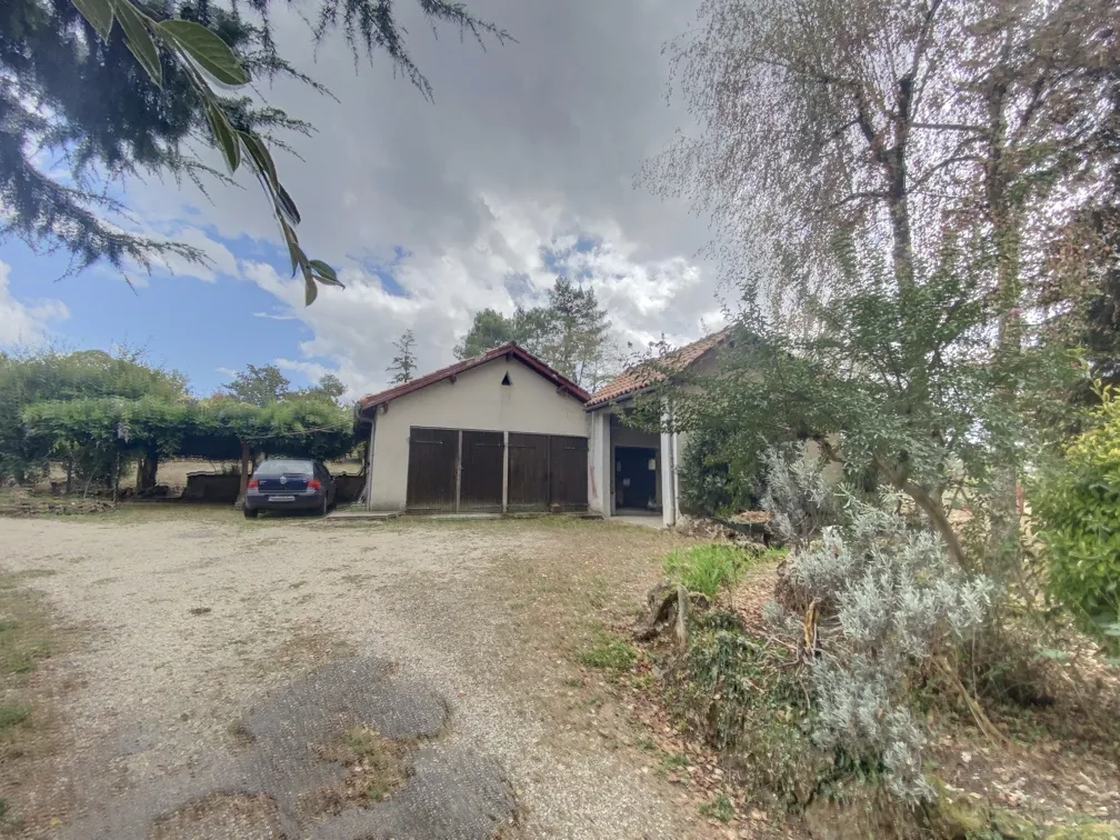 Maison de campagne à vendre entre Périgueux et Bergerac dans le Périgord 