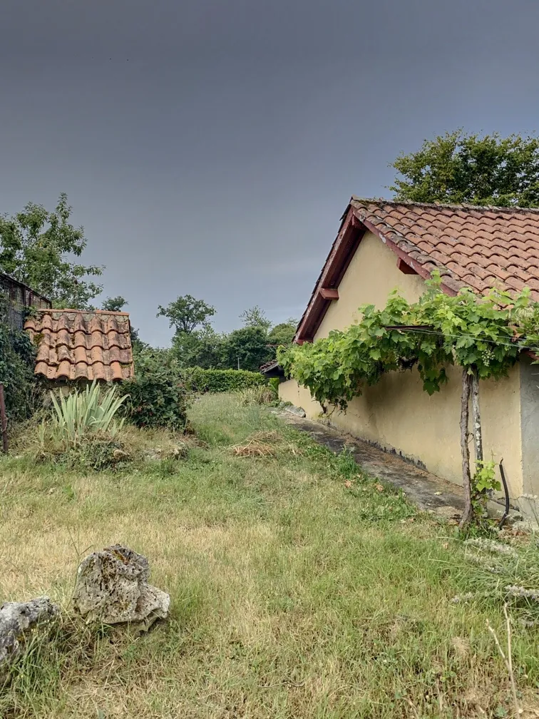 Maison de campagne à vendre entre Périgueux et Bergerac dans le Périgord 