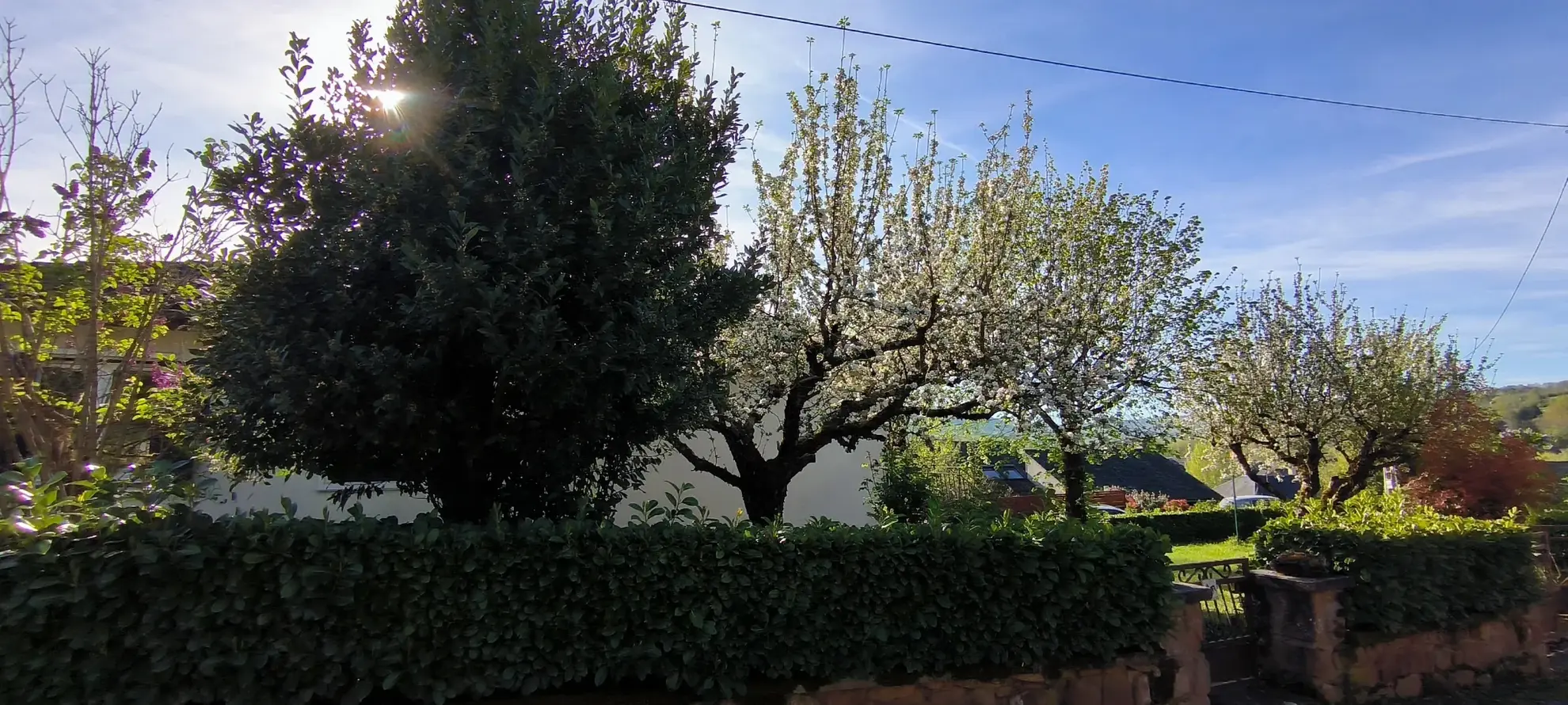 Maison 140 m² avec vue dégagée et jardin arboré à Clairvaux d’Aveyron 