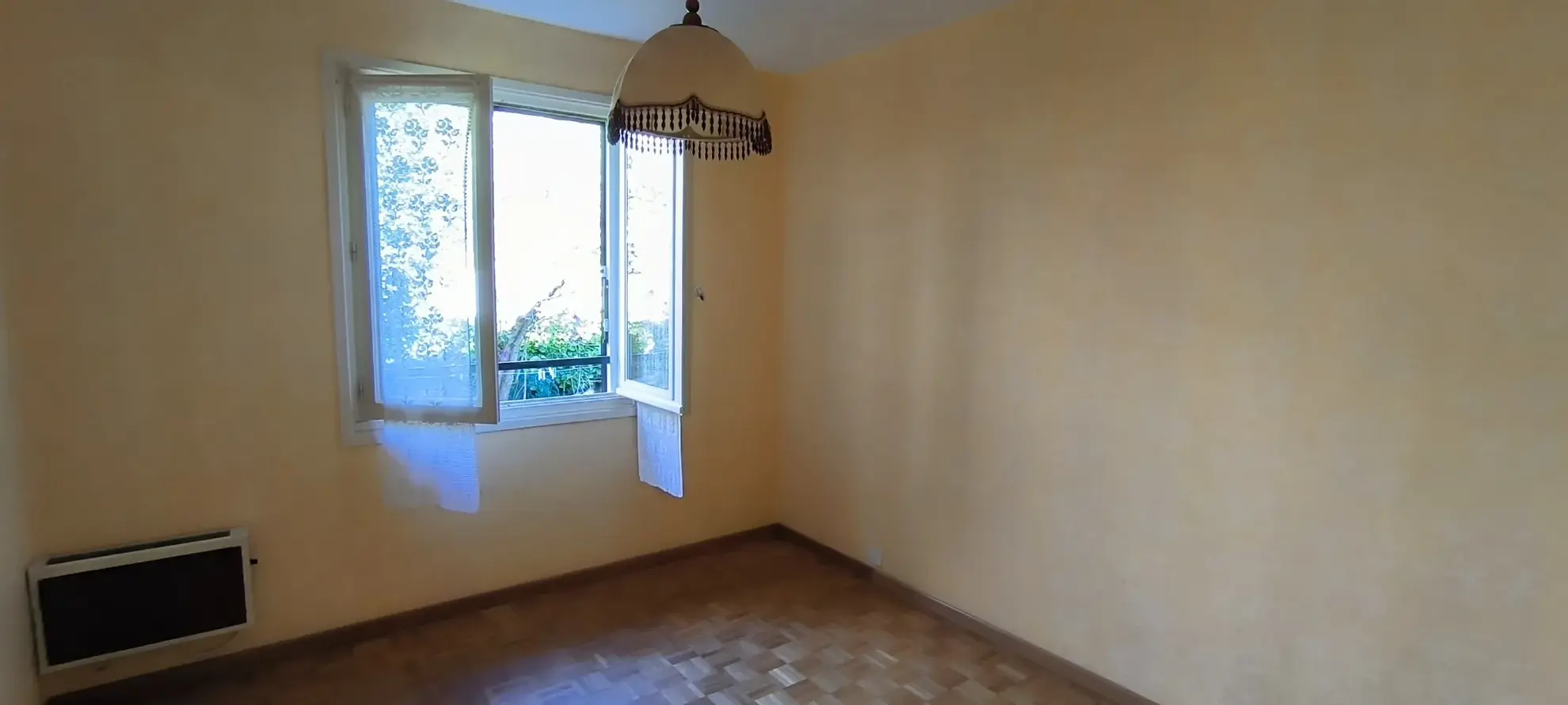 Maison 140 m² avec vue dégagée et jardin arboré à Clairvaux d’Aveyron 