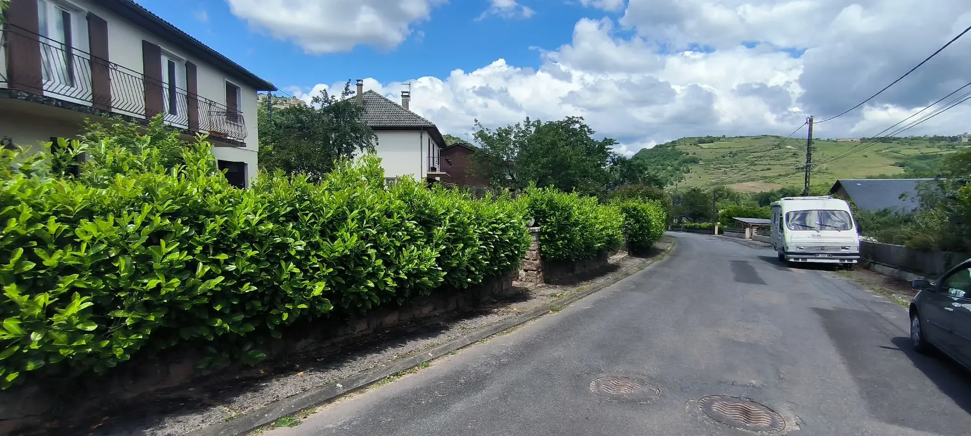 Maison 140 m² avec vue dégagée et jardin arboré à Clairvaux d’Aveyron 
