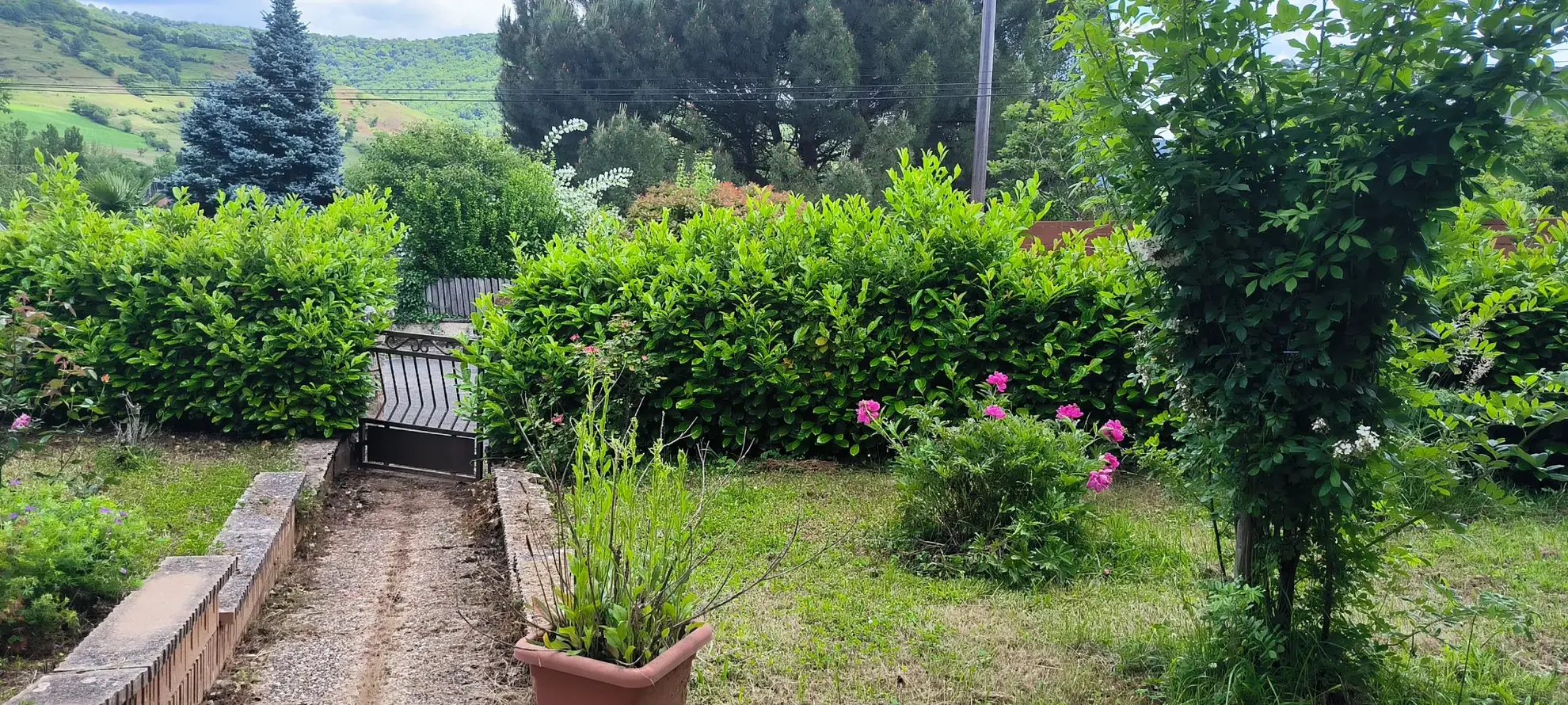 Maison 140 m² avec vue dégagée et jardin arboré à Clairvaux d’Aveyron 