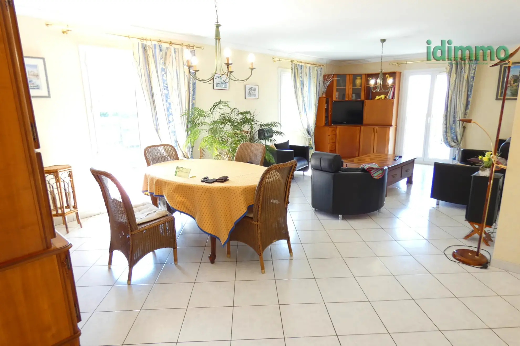 Maison de plain-pied à Aurillac proche centre-ville avec garage et grand terrain 