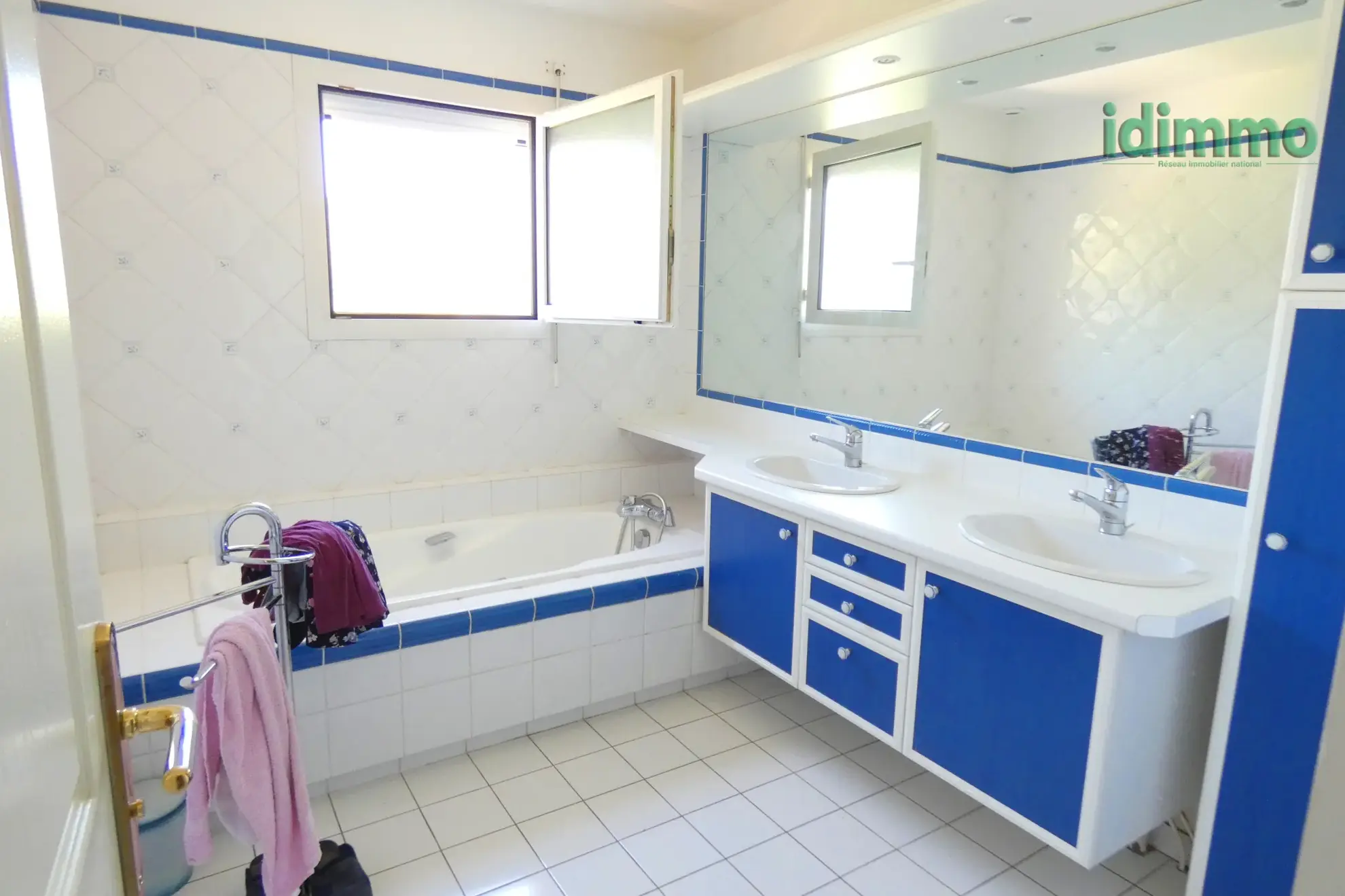 Maison de plain-pied à Aurillac proche centre-ville avec garage et grand terrain 