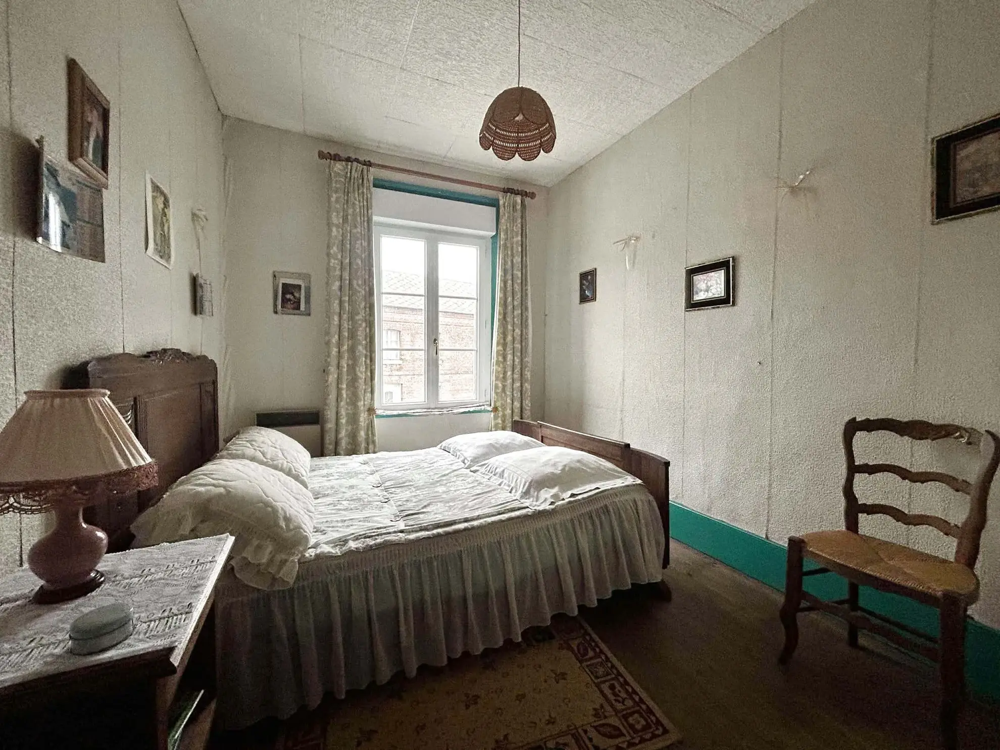 Belle maison à rénover à Oisemont, proche Abbeville, avec jardin et garage 