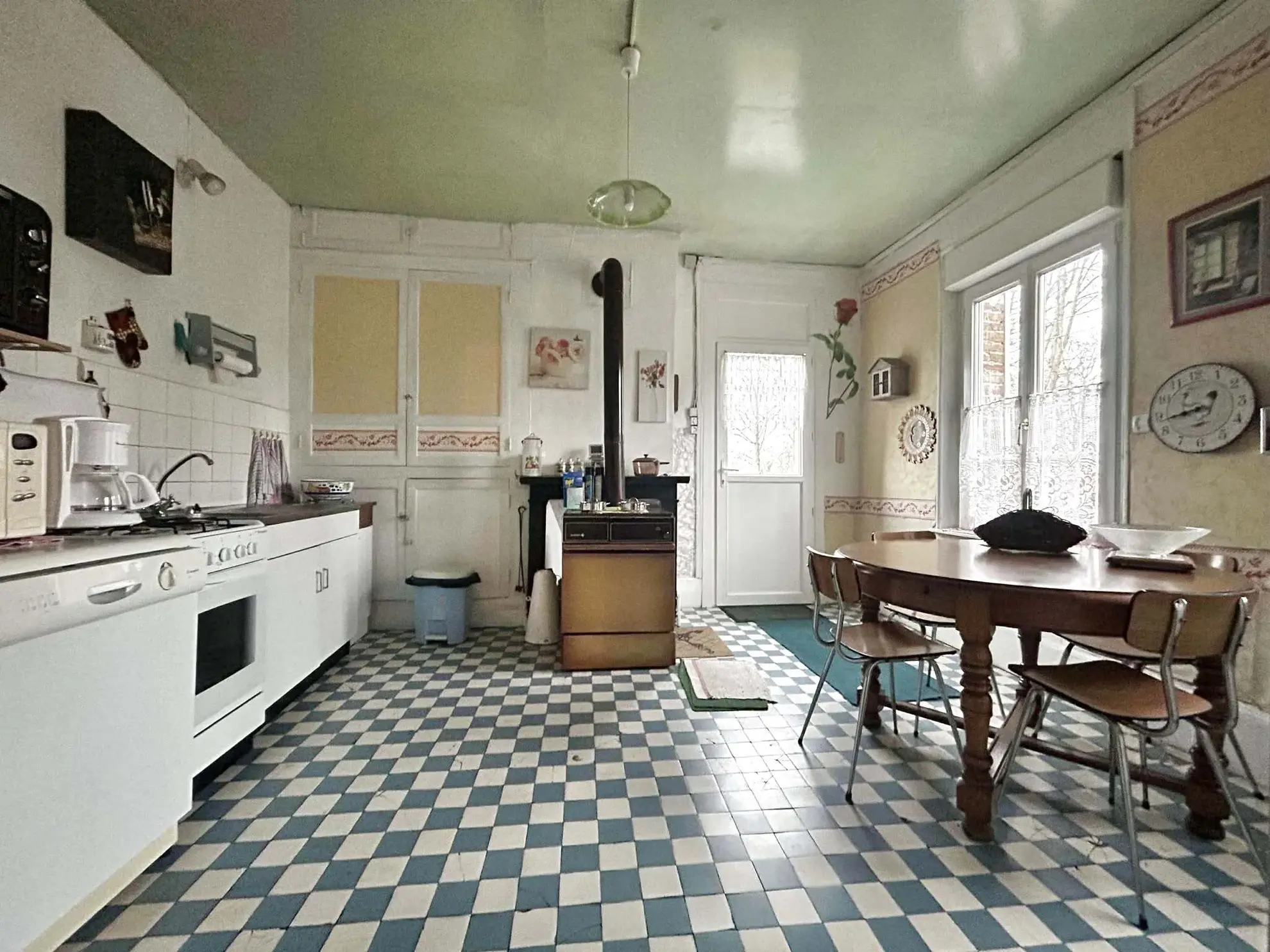 Belle maison à rénover à Oisemont, proche Abbeville, avec jardin et garage 