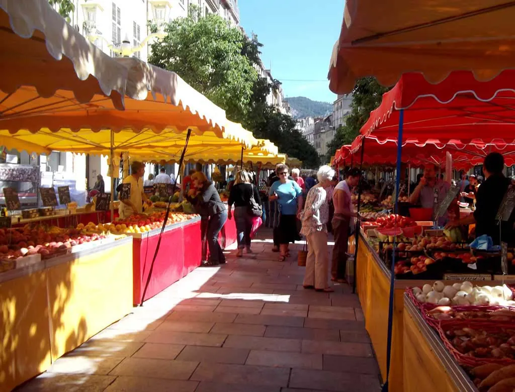 Appartement T2 de 49 m² à Toulon centre-ville, proche port et commerces 