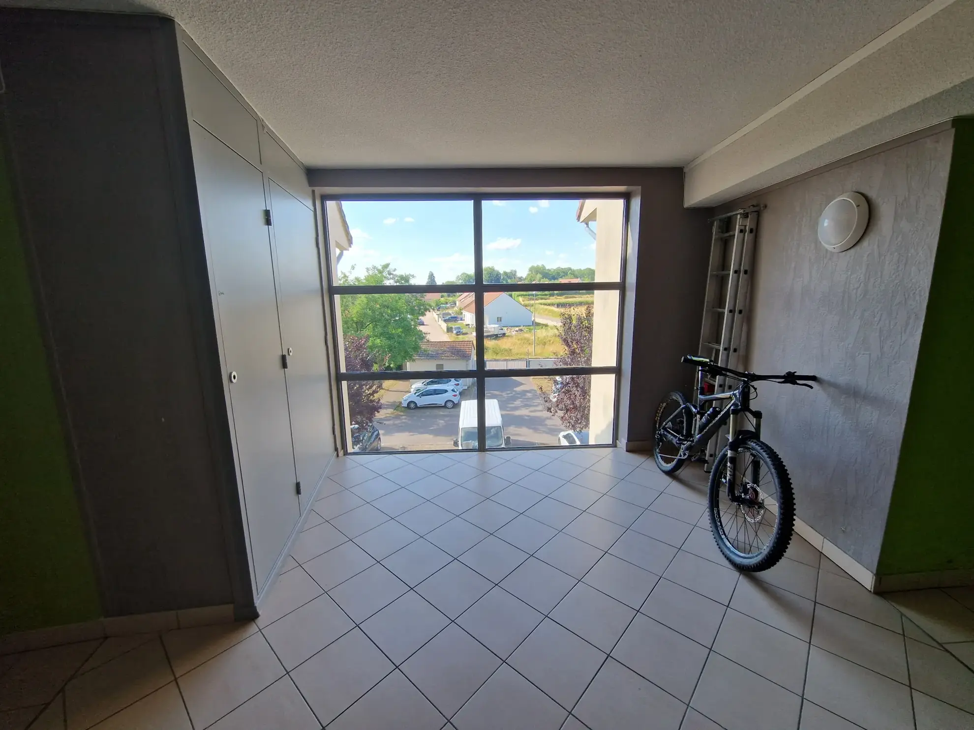 Appartement 2 pièces avec balcon et parking sécurisé à Autun 