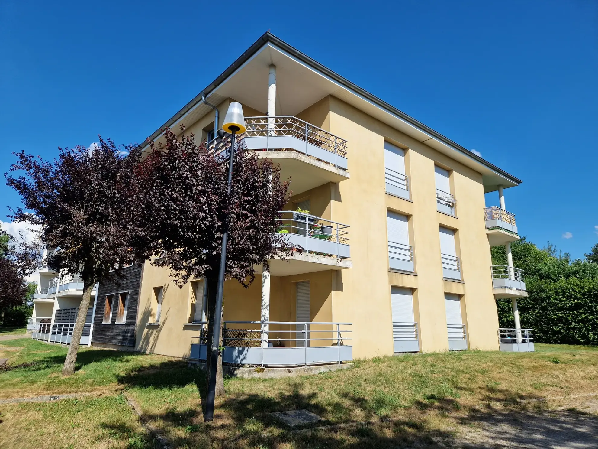 Appartement 2 pièces avec balcon et parking sécurisé à Autun 