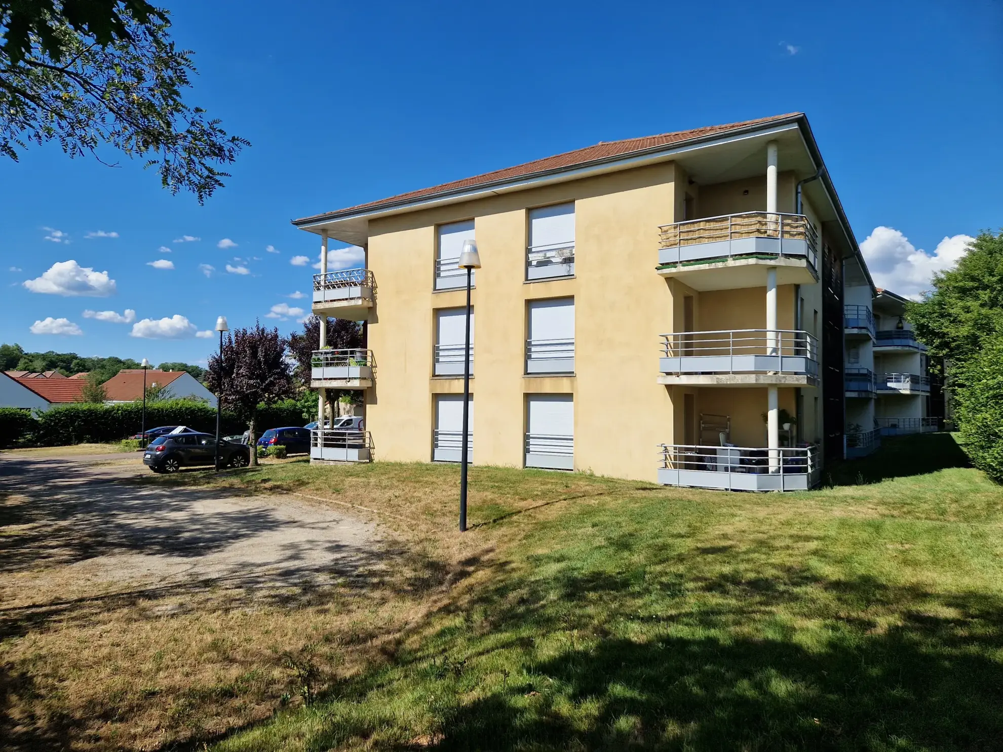 Appartement 2 pièces avec balcon et parking sécurisé à Autun
