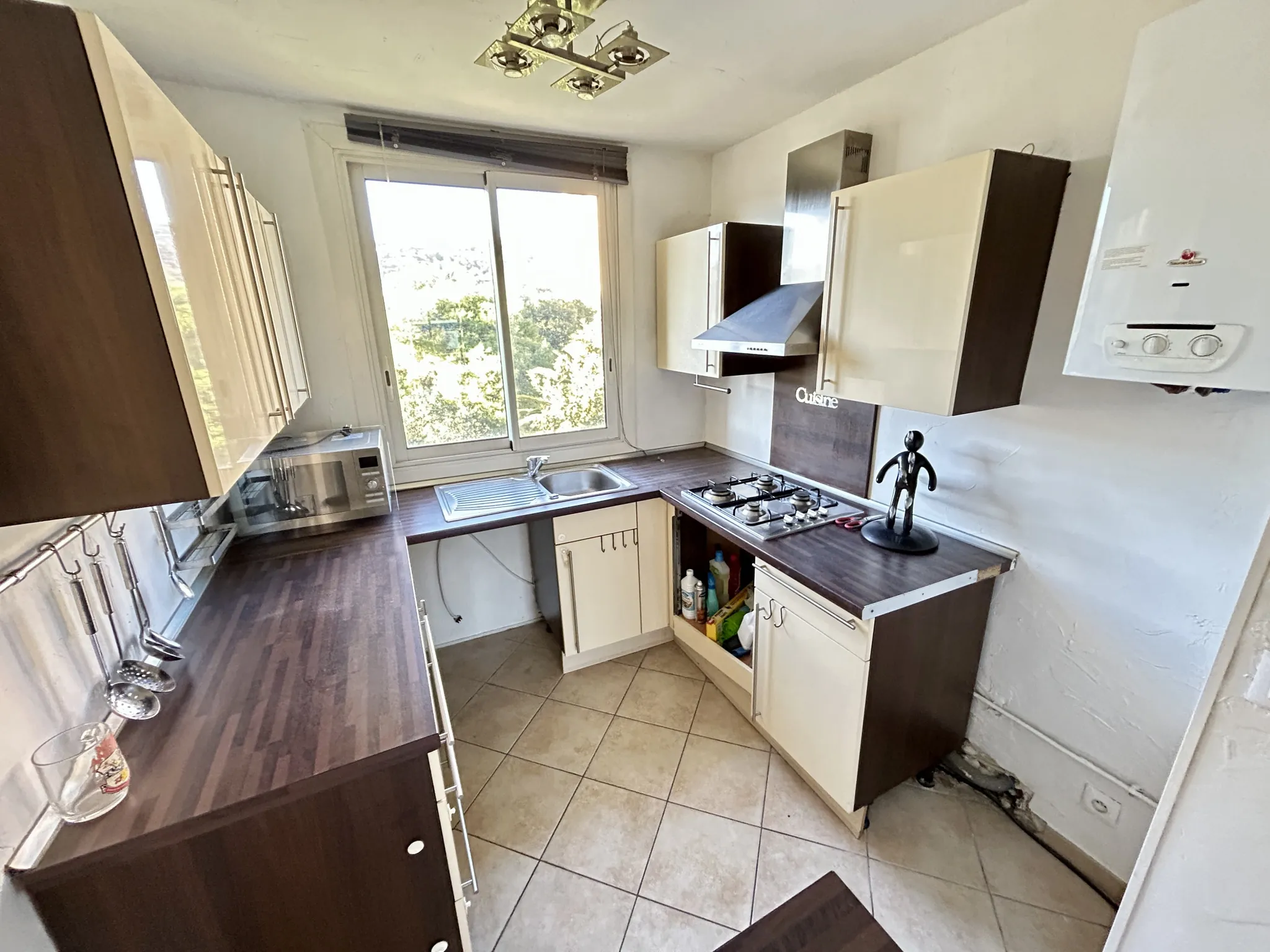 Appartement 2 pièces à Nice Nord, dernier étage avec vue sur parc 