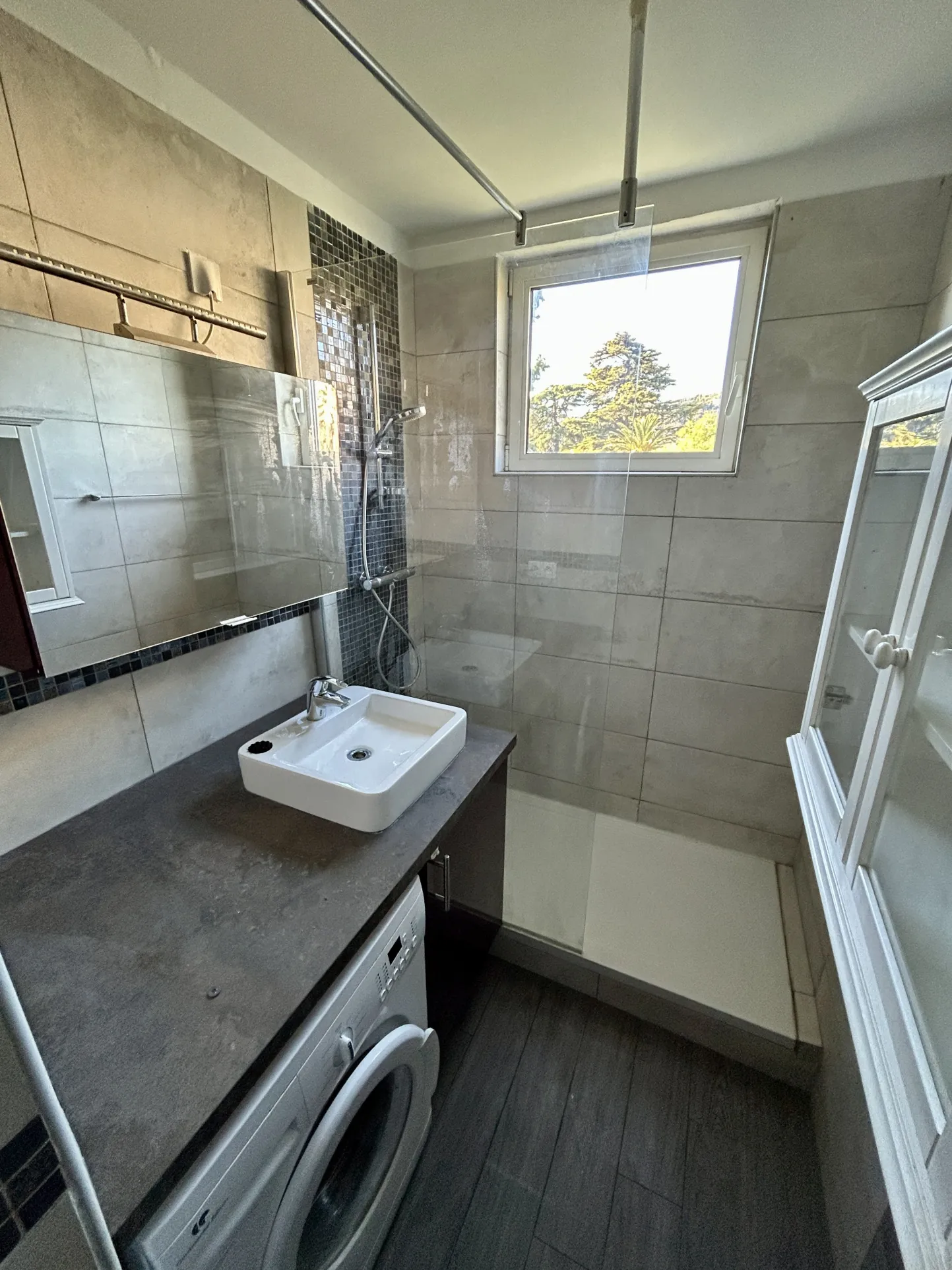 Appartement 2 pièces à Nice Nord, dernier étage avec vue sur parc 