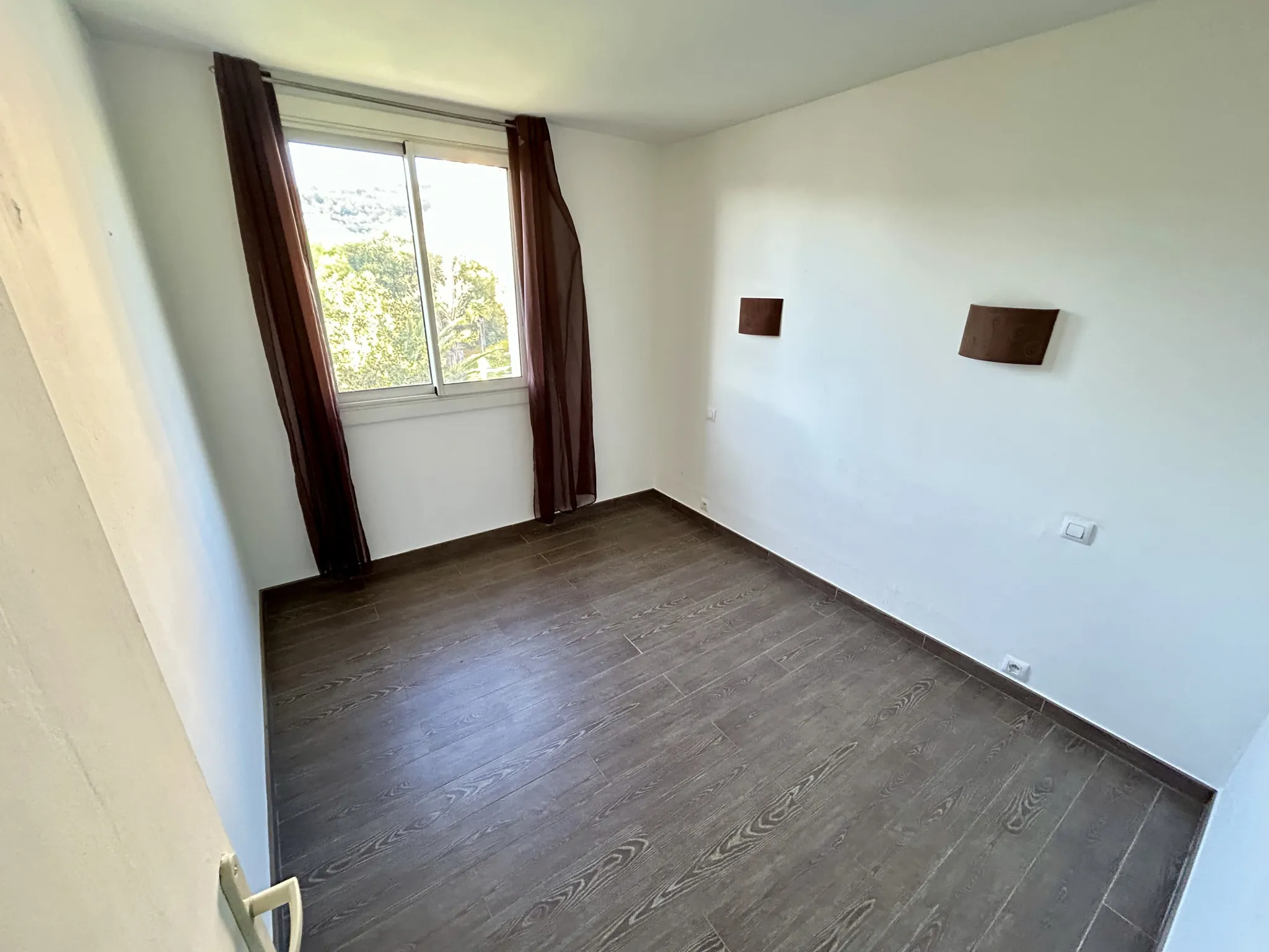 Appartement 2 pièces à Nice Nord, dernier étage avec vue sur parc 
