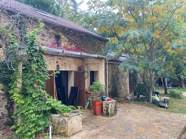 Ferme isolée à Veyrines-de-Vergt, grand potentiel en Dordogne 